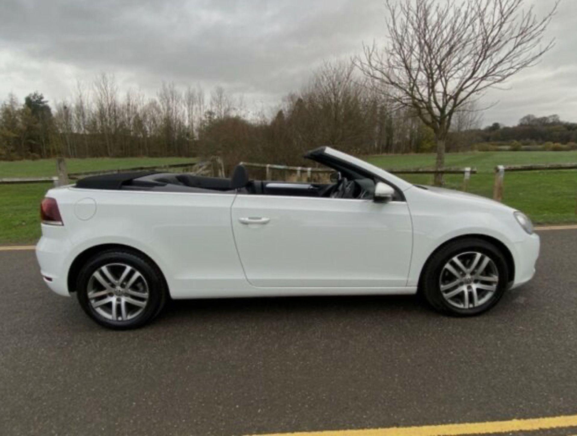 2012 VOLKSWAGEN GOLF S BLUEMOTION TECH TDI WHITE CONVERTIBLE, 150K MILES *NO VAT* - Image 9 of 12