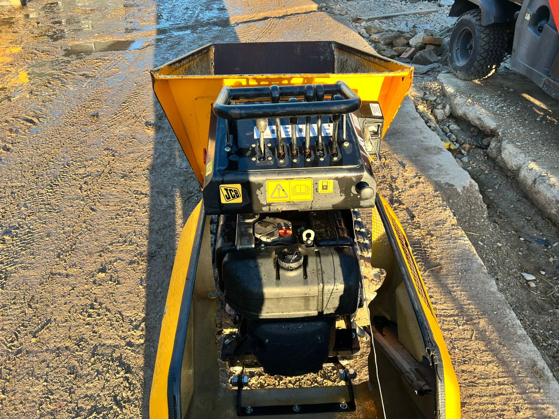 2017 JCB HTD-5 DIESEL TRACKED DUMPER, RUNS DRIVES AND WORKS, KOHLER DIESEL ENGINE *PLUS VAT* - Image 8 of 15