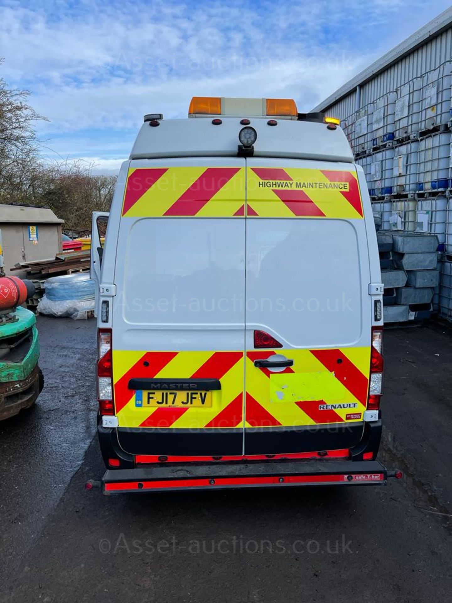 JUNE 2017 RENAULT TRUCKS MASTER 35 L3 H3 LWB HIGH ROOF SERVICE TRUCK, C/W HAZARD / WORK LIGHTING - Image 5 of 34