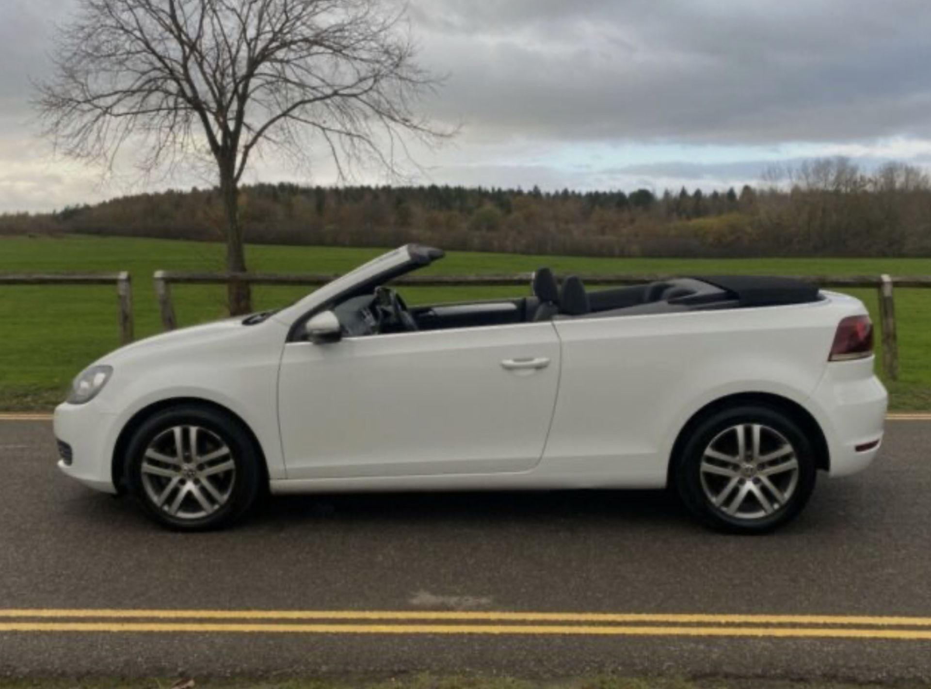 2012 VOLKSWAGEN GOLF S BLUEMOTION TECH TDI WHITE CONVERTIBLE, 150K MILES *NO VAT* - Image 4 of 12