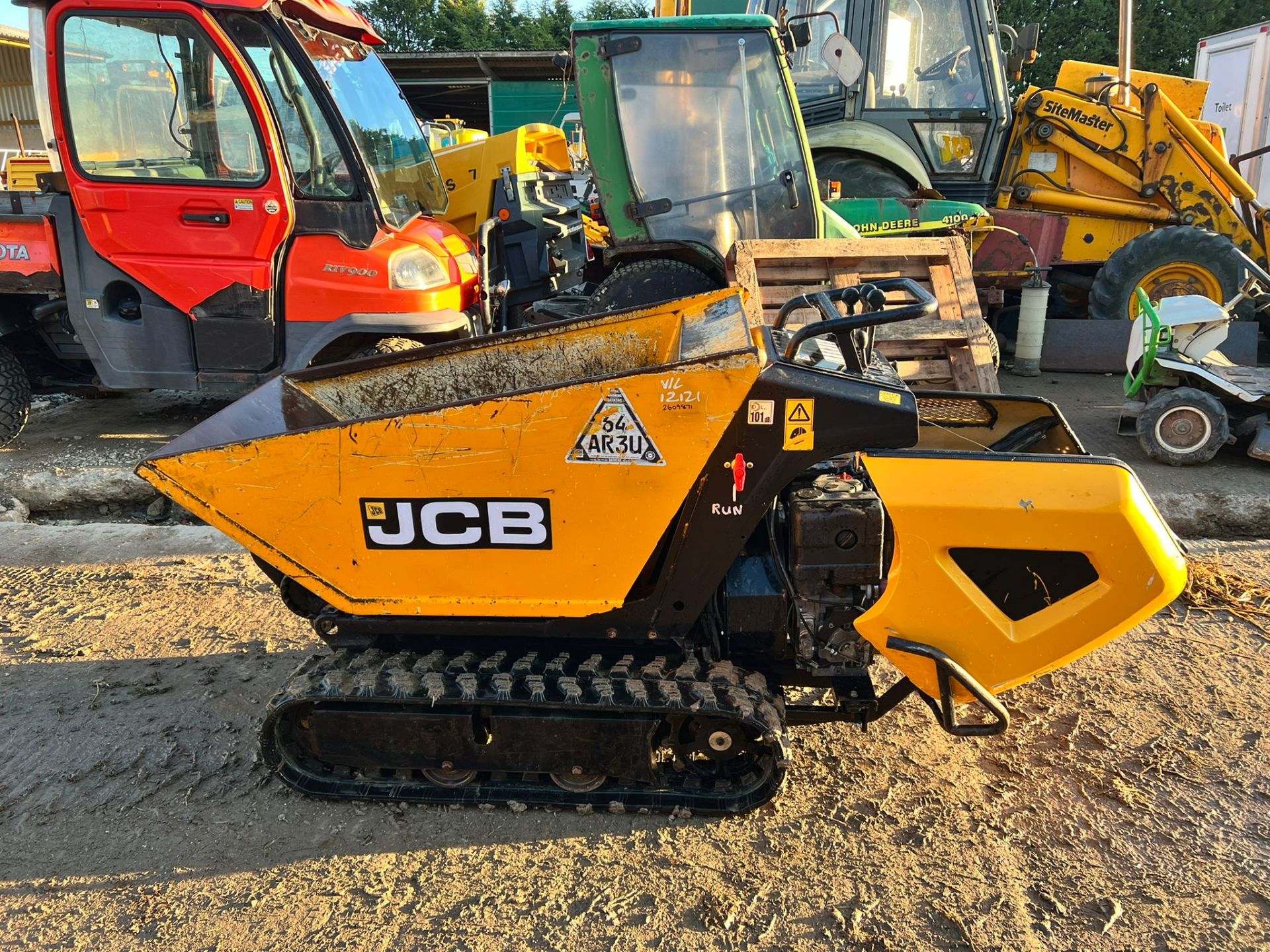 2017 JCB HTD-5 DIESEL TRACKED DUMPER, RUNS DRIVES AND WORKS, KOHLER DIESEL ENGINE *PLUS VAT* - Image 2 of 15