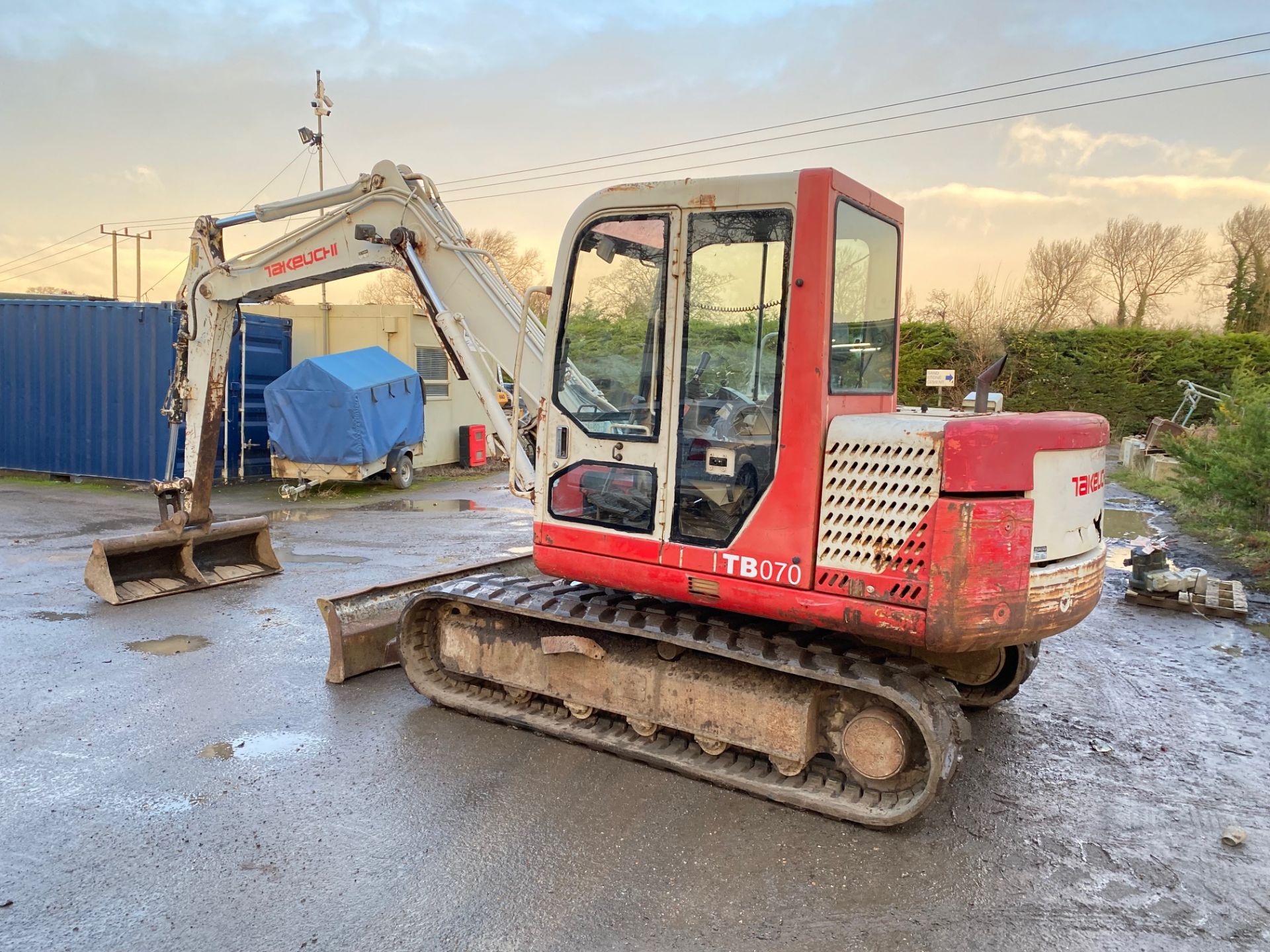 99 TAKEUCHI TB070 TON EXCAVATOR, 4500 HOURS, RECENT NEW TRACKS, STARTS AND RUNS WELL *PLUS VAT* - Image 3 of 7