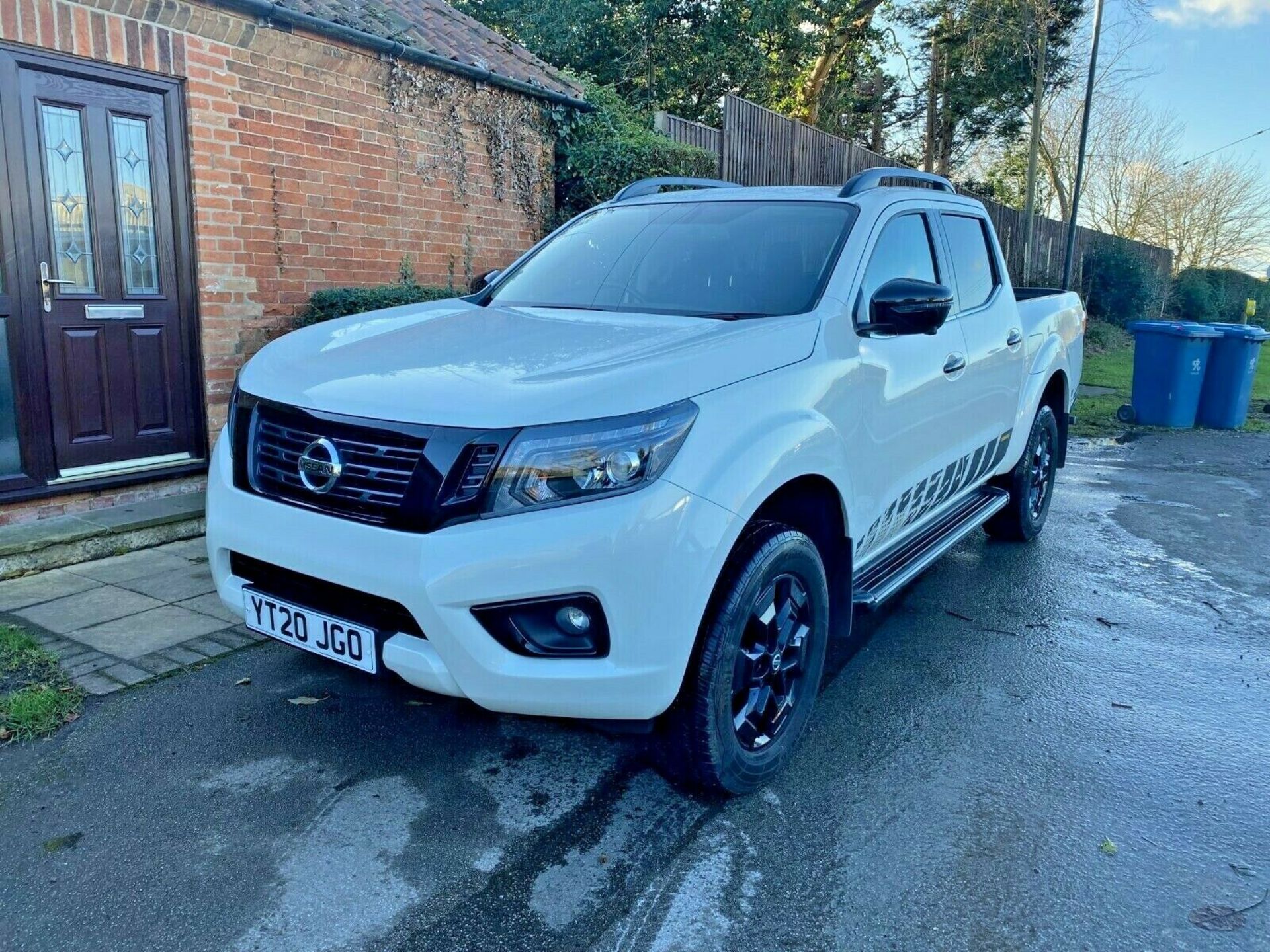 2020 NISSAN NAVARA N-GUARD DCI AUTO 4WD WHITE PICK UP, 1 OWNER FROM NEW, 21,971 MILES *PLUS VAT* - Image 4 of 11