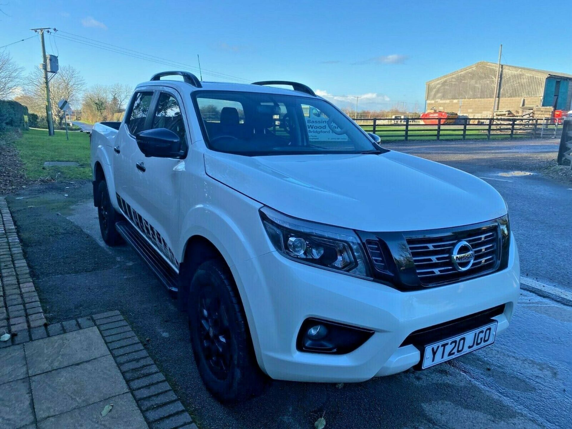 2020 NISSAN NAVARA N-GUARD DCI AUTO 4WD WHITE PICK UP, 1 OWNER FROM NEW, 21,971 MILES *PLUS VAT* - Image 2 of 11