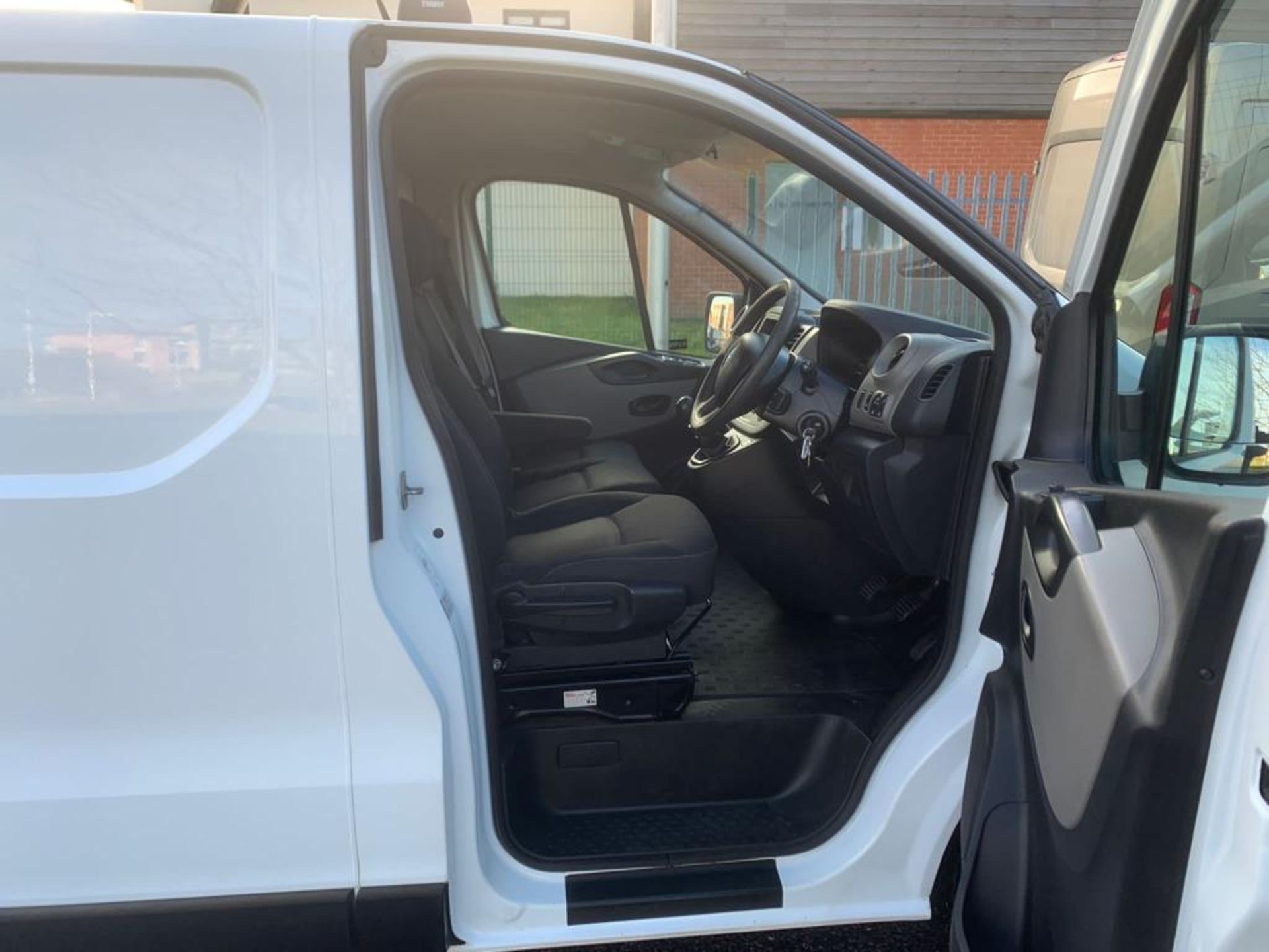 2016 RENAULT TRAFIC SL27 BUSINESS DCI WHITE PANEL VAN, 105,194 MILES, 1.6 DIESEL *NO VAT* - Image 12 of 19