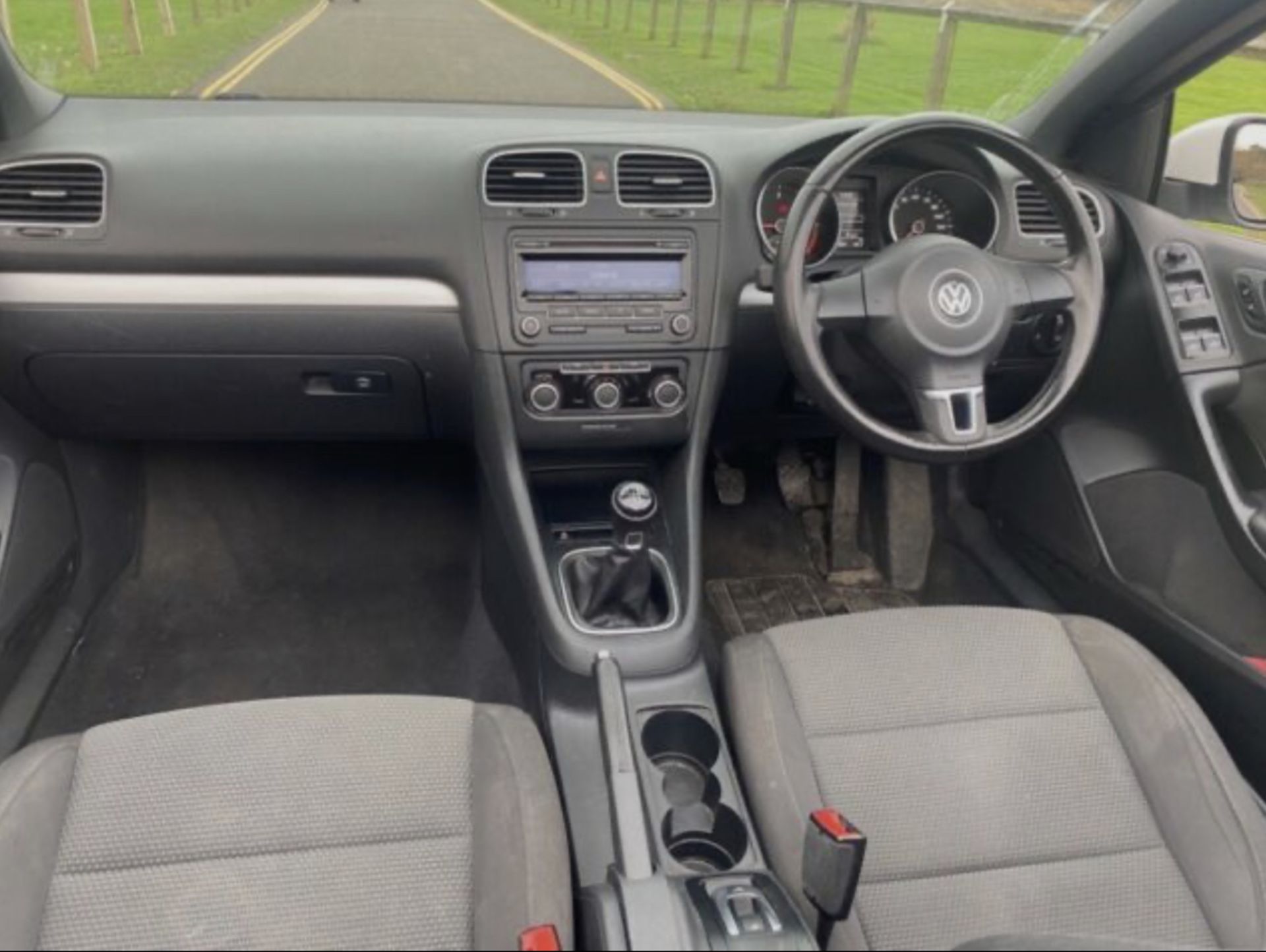 2012 VOLKSWAGEN GOLF S BLUEMOTION TECH TDI WHITE CONVERTIBLE, 150K MILES *NO VAT* - Image 10 of 12