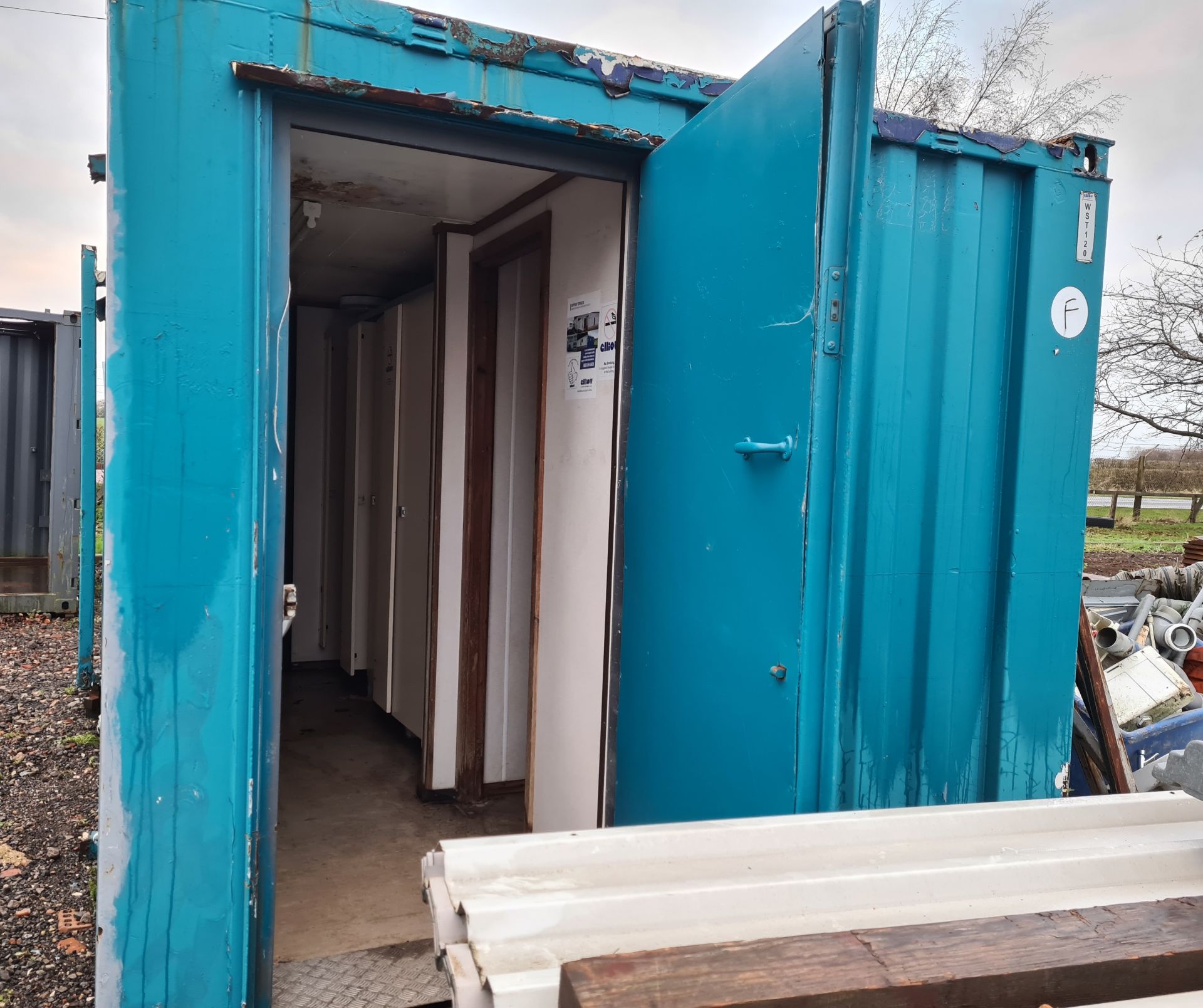 16ft x 9ft TOILET CABIN, 3 x MALE TOILETS AND 2 UNRINALS, 1x FEMALE TOILETS, LOCKING DOORS *PLUS VAT - Image 2 of 3