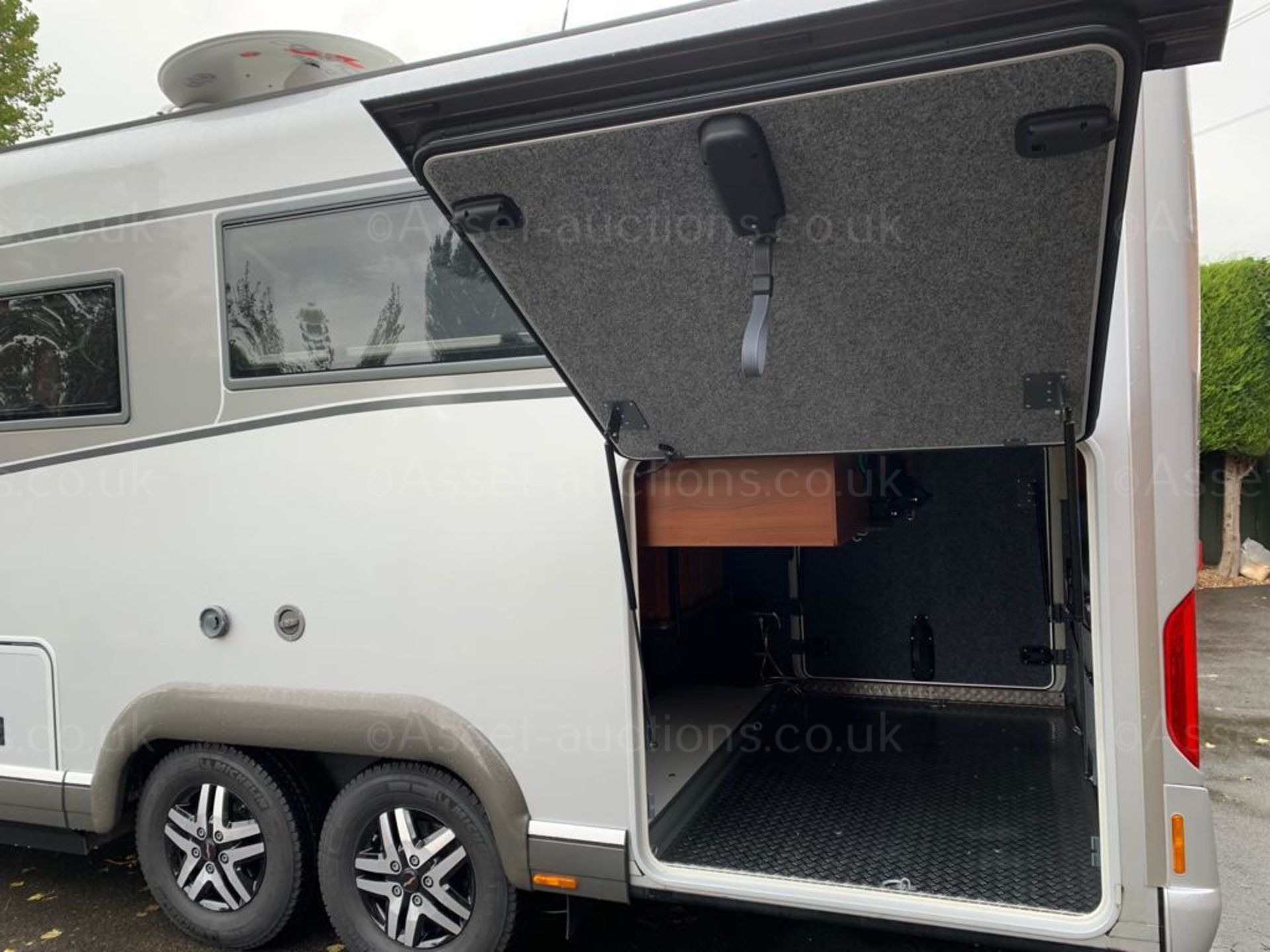 2020 CARTHAGO LINER-FOR-TWO 53L MOTORHOME, SHOWING 4529 MILES, MINT CONDITION *NO VAT* - Image 6 of 33