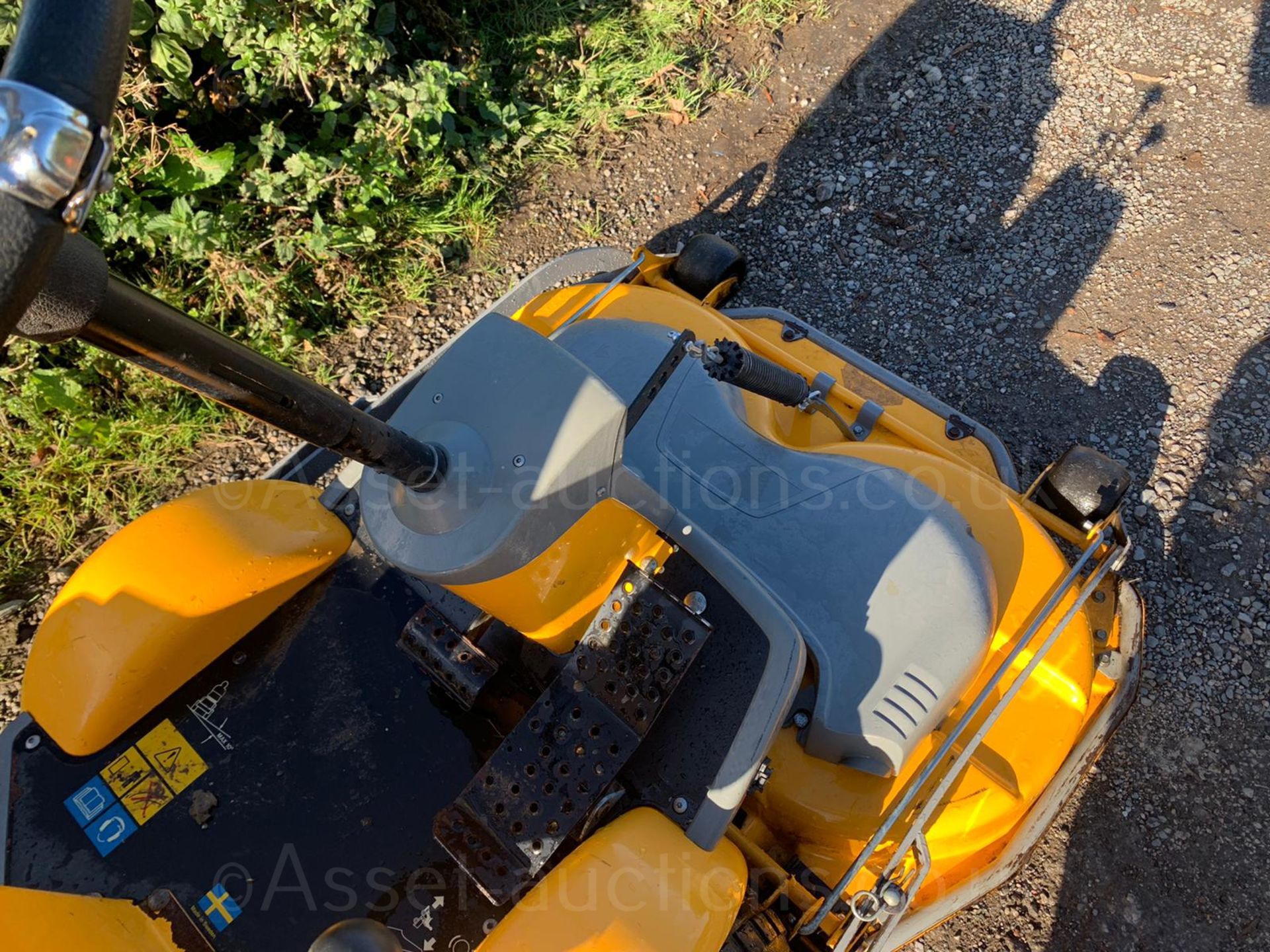 STIGA PARK PRO 16 RIDE ON MOWER, RUNS DRIVES AND CUTS WELL, GOOD SOLID 95cm TWIN BLADE DECK - Image 11 of 11