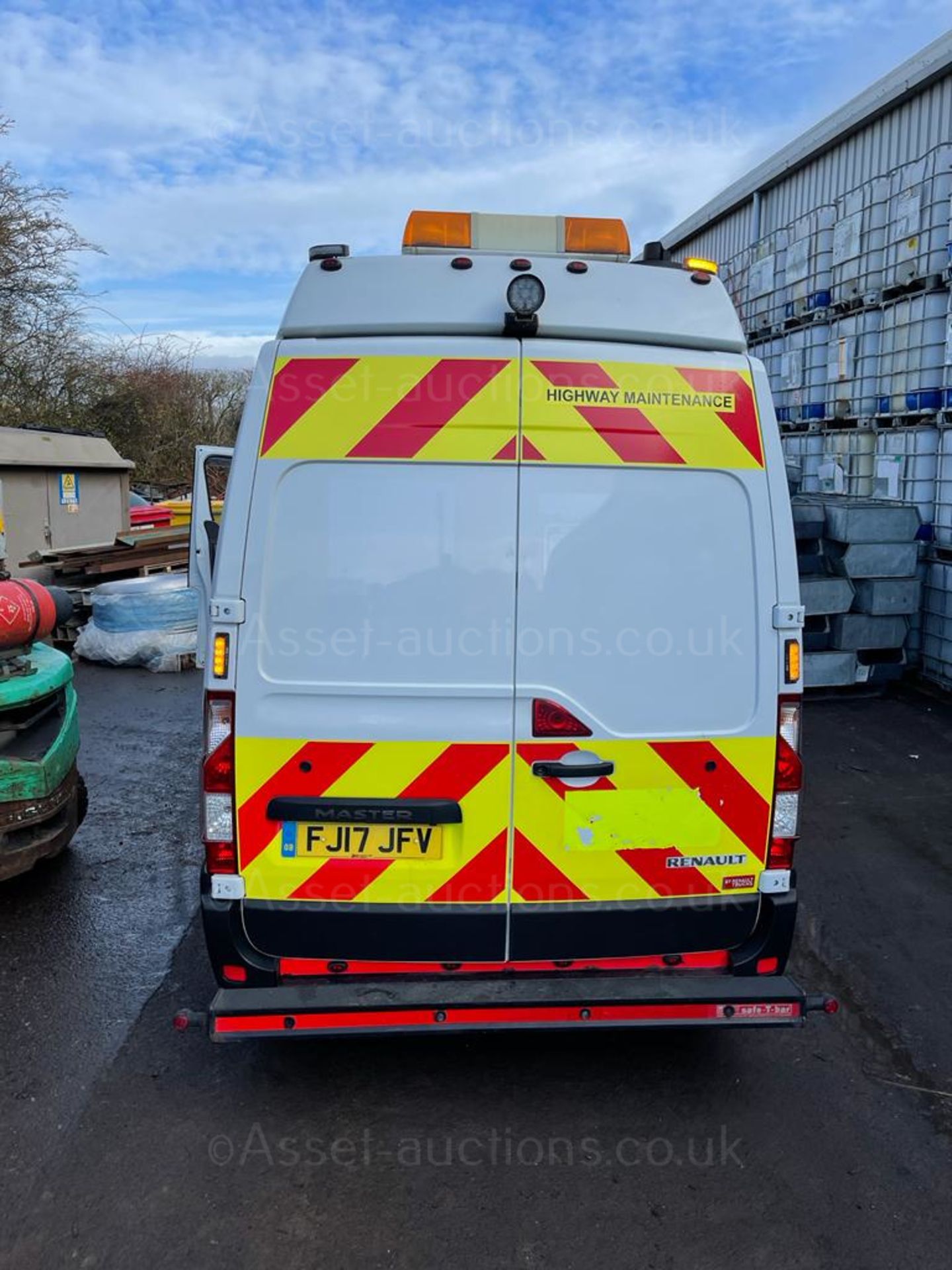 JUNE 2017 RENAULT TRUCKS MASTER 35 L3 H3 LWB HIGH ROOF SERVICE TRUCK, C/W HAZARD / WORK LIGHTING - Image 4 of 34