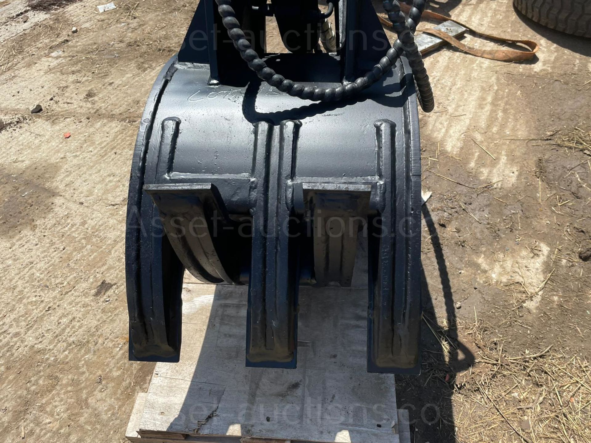 NEW AND UNUSED HEAVY DUTY 5 PIECE HYDRAULIC FINGER GRAB, HYDRAULIC DRIVEN, 40mm PINS *PLUS VAT* - Image 5 of 5