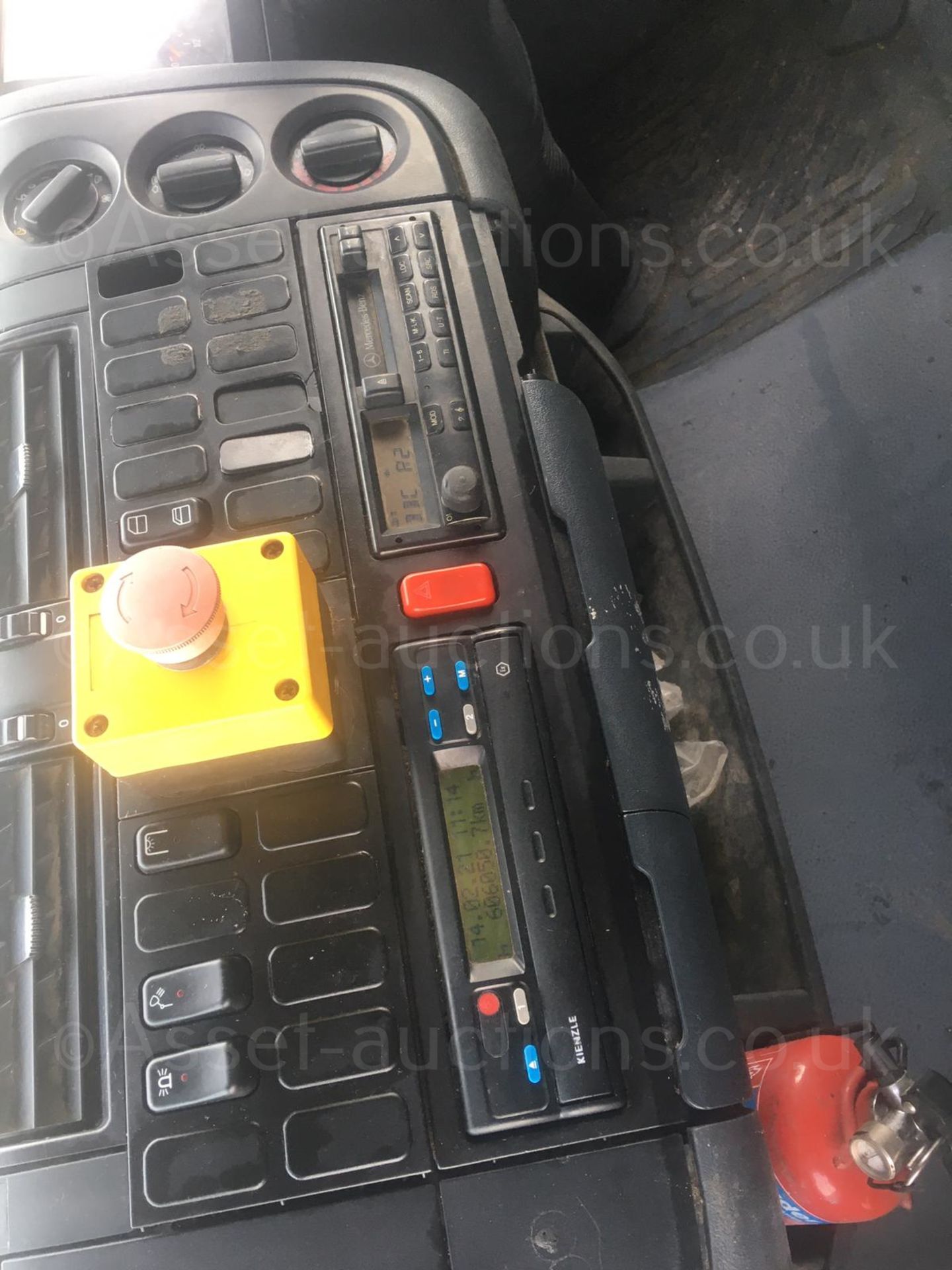 2004/54 REG MERCEDES ATEGO 1018 DAY YELLOW DROPSIDE LINE PAINTING LORRY 4.3L DIESEL ENGINE *NO VAT* - Image 29 of 62