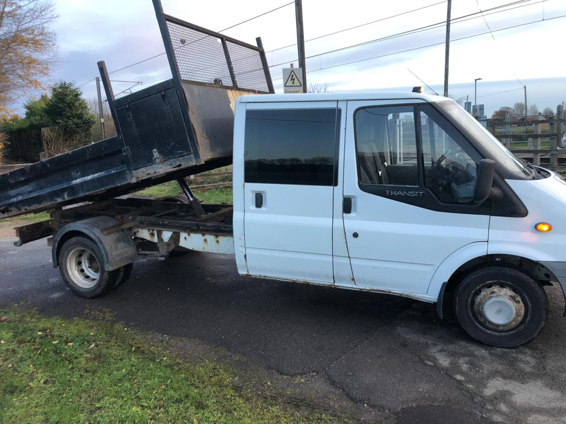 2008 FORD TRANSIT 100 T350L D/C RWD WHITE TIPPER, 128,560 MILES, 2.4 DIESEL *NO VAT* - Image 4 of 13