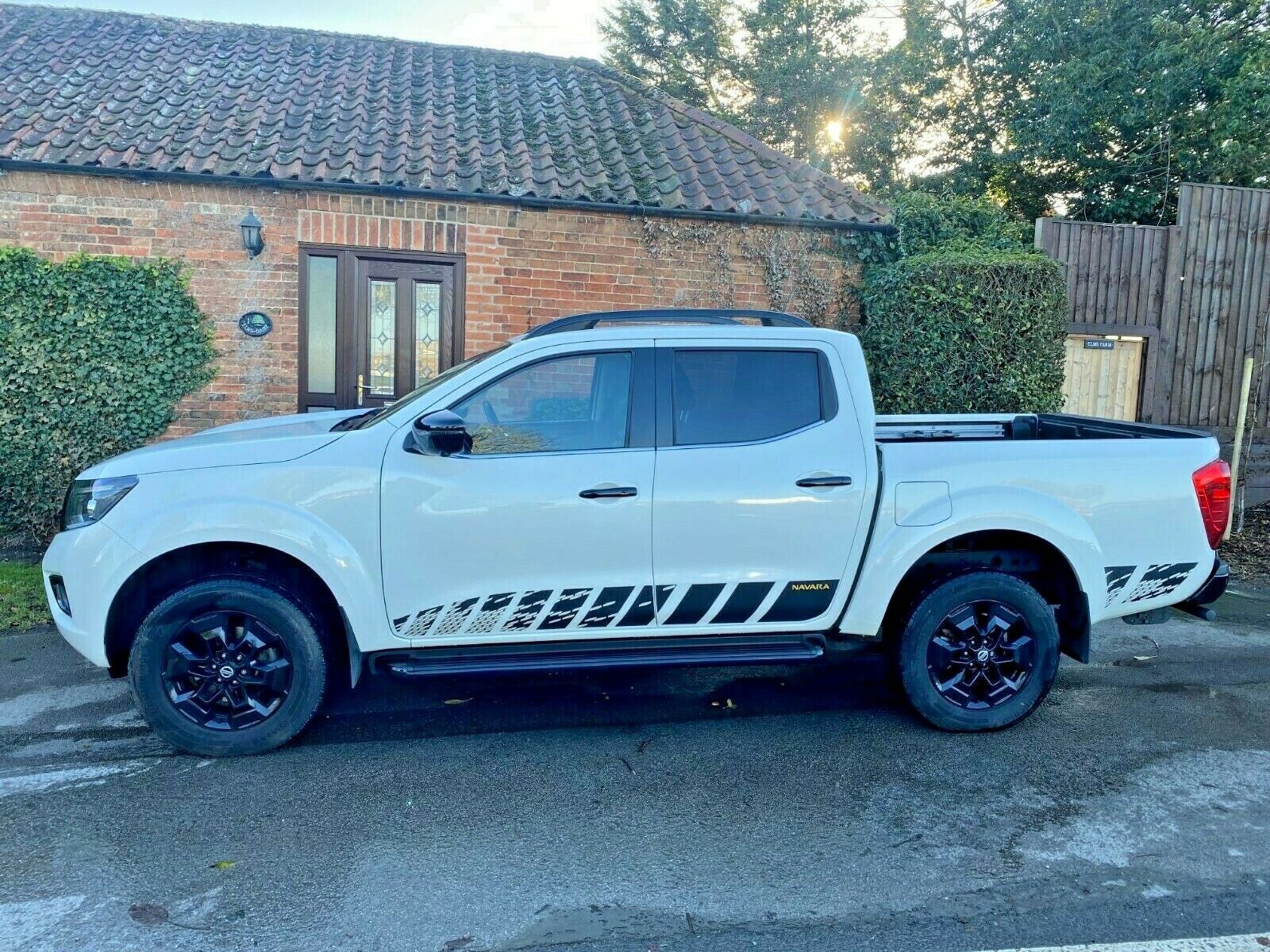 2020 NISSAN NAVARA N-GUARD DCI AUTO 4WD WHITE PICK UP, 1 OWNER FROM NEW, 21,971 MILES *PLUS VAT* - Image 5 of 11