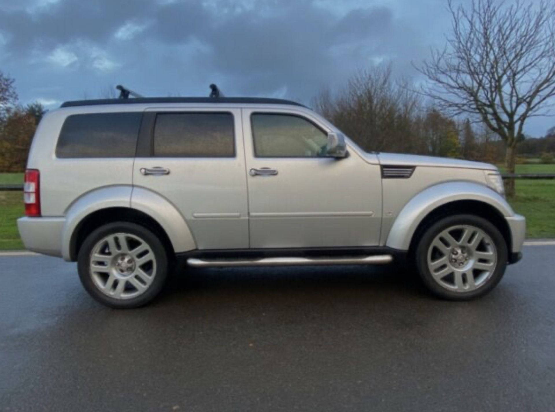 DODGE NITRO SXT CRD A 4x4 TURBO DIESEL, 92K MILES, SIDE STEPS, ROOF BARS, CRUISE CONTROL *NO VAT* - Image 8 of 12