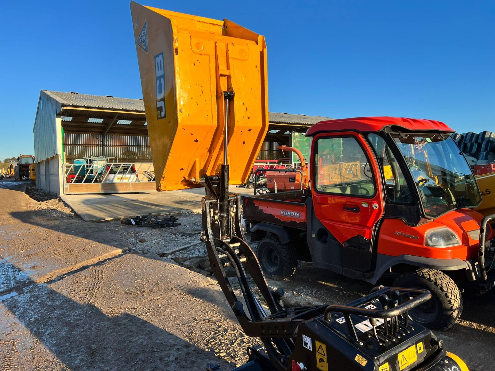 2017 JCB HTD-5 DIESEL TRACKED DUMPER, RUNS DRIVES AND WORKS, KOHLER DIESEL ENGINE *PLUS VAT* - Image 7 of 15