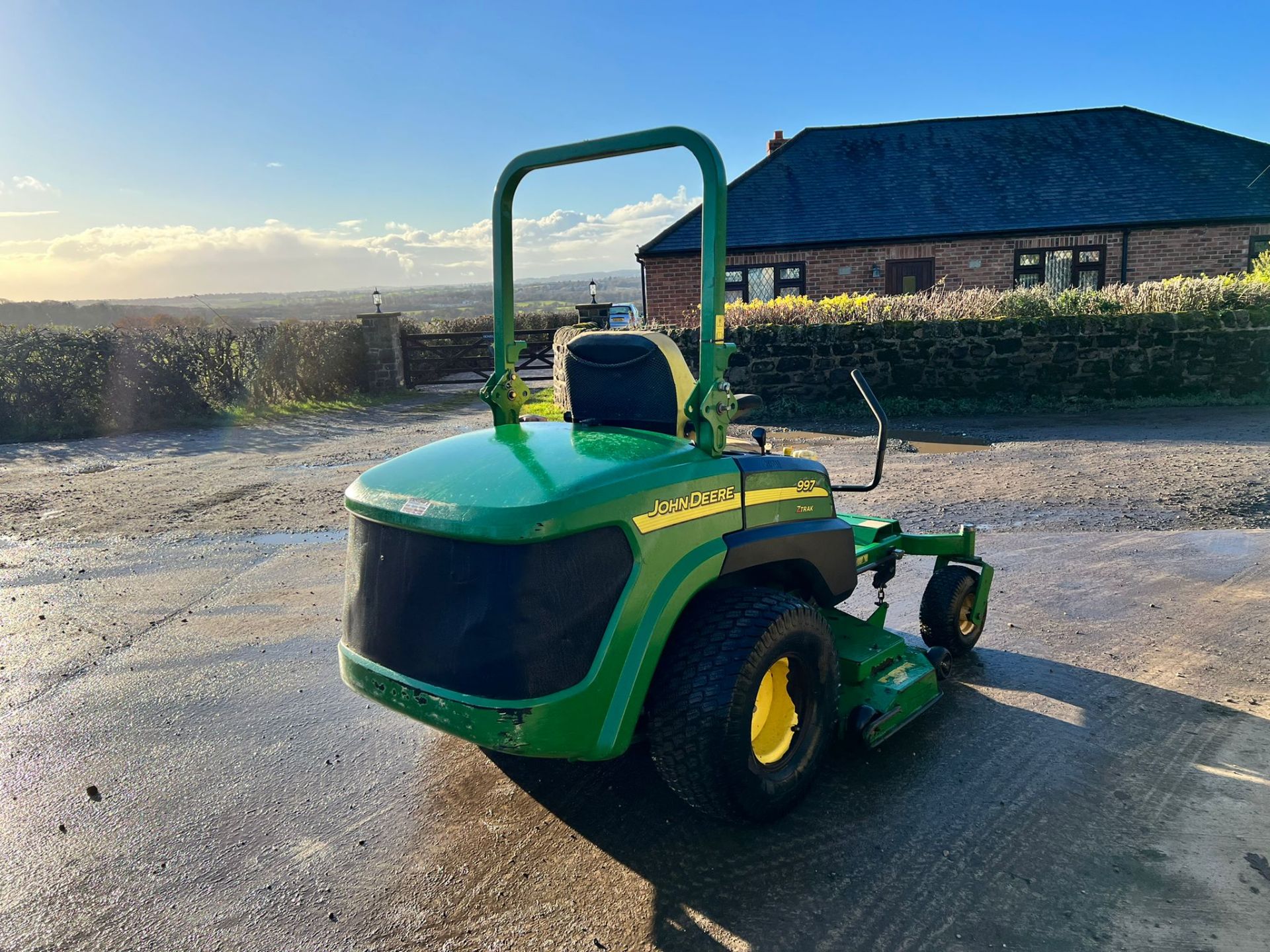 JOHN DEERE Z997 Z-TRAK ZERO TURN DIESEL MOWER, RUNS DRIVES AN CUTS WELL *PLUS VAT* - Image 5 of 12