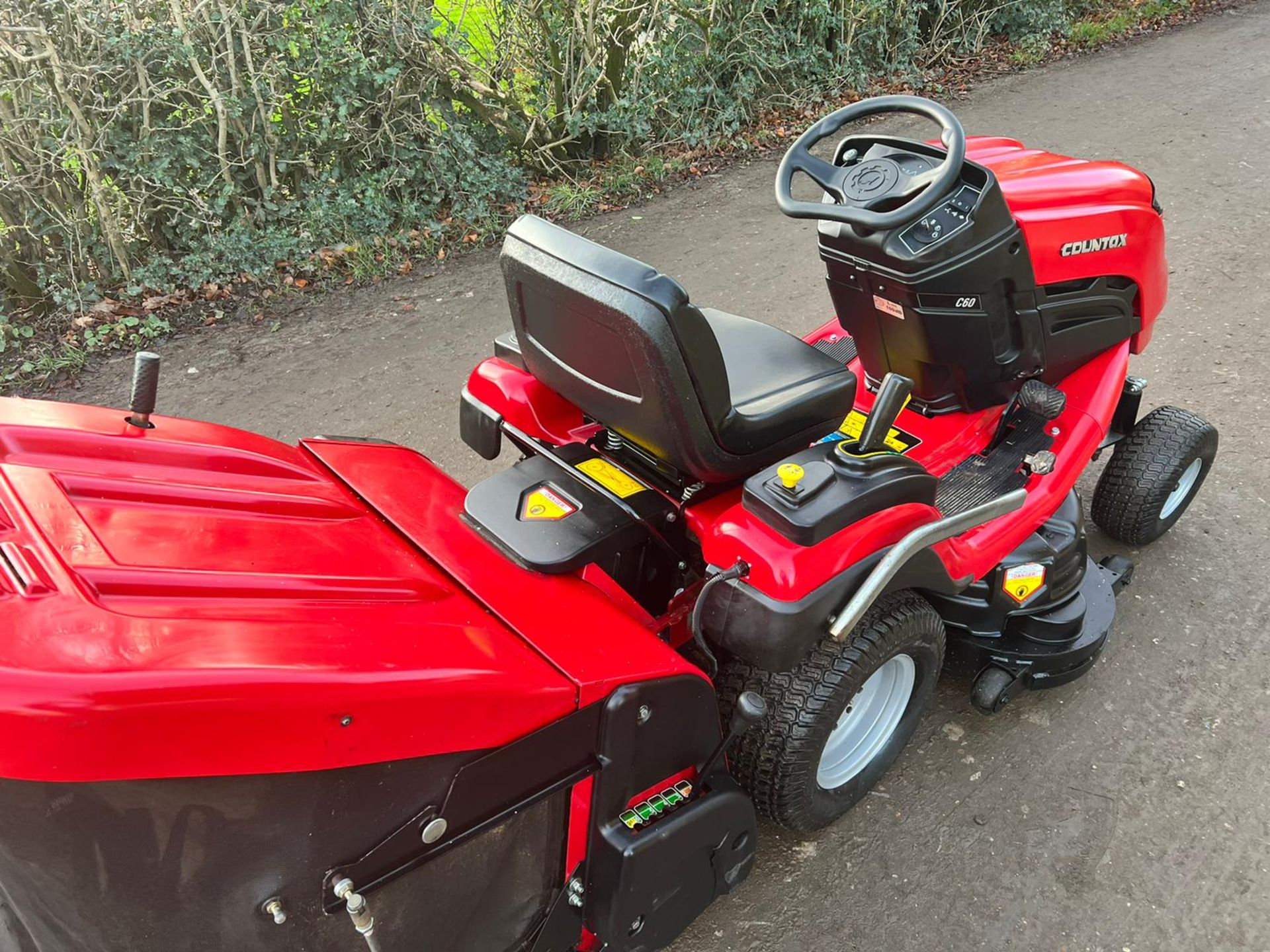 2016 WESTWOOD/COUNTAX 60 RIDE ON LAWN MOWER WITH PGC, SHOWING A LOW 102 HOURS *NO VAT* - Image 7 of 8