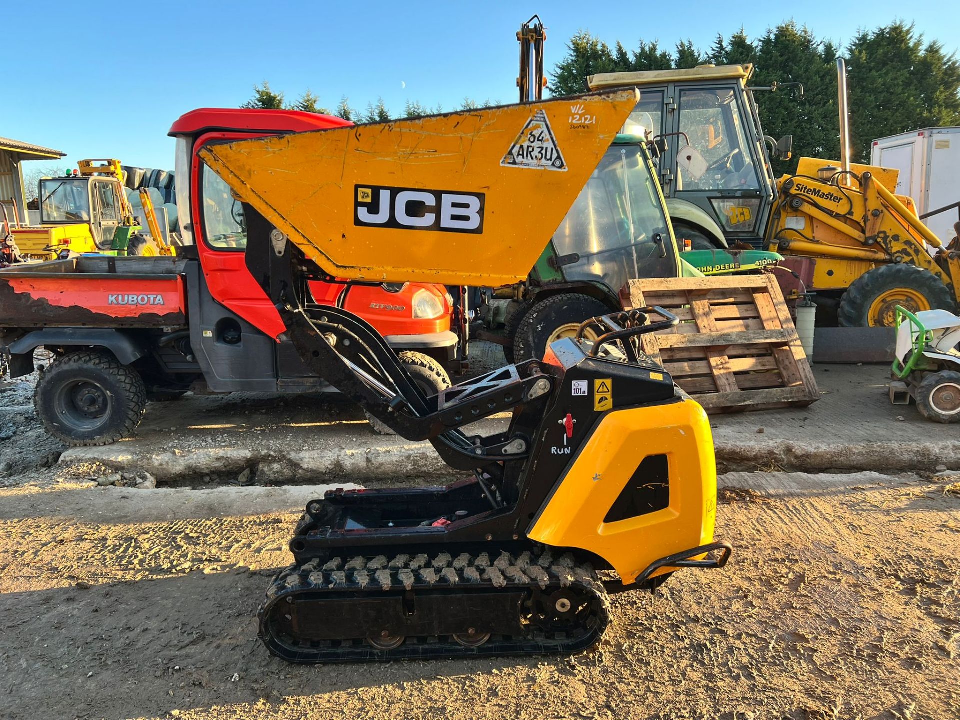 2017 JCB HTD-5 DIESEL TRACKED DUMPER, RUNS DRIVES AND WORKS, KOHLER DIESEL ENGINE *PLUS VAT* - Image 5 of 15