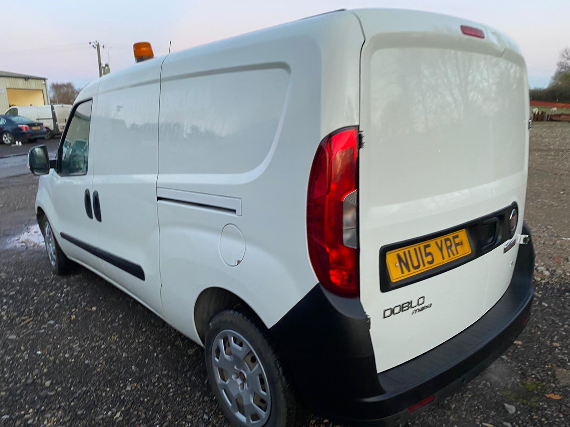 2015 FIAT DOBLO SX MULTIJET LWB MAXI WHITE PANEL VAN, 101K MILES, AIR CON *PLUS VAT* - Image 4 of 9