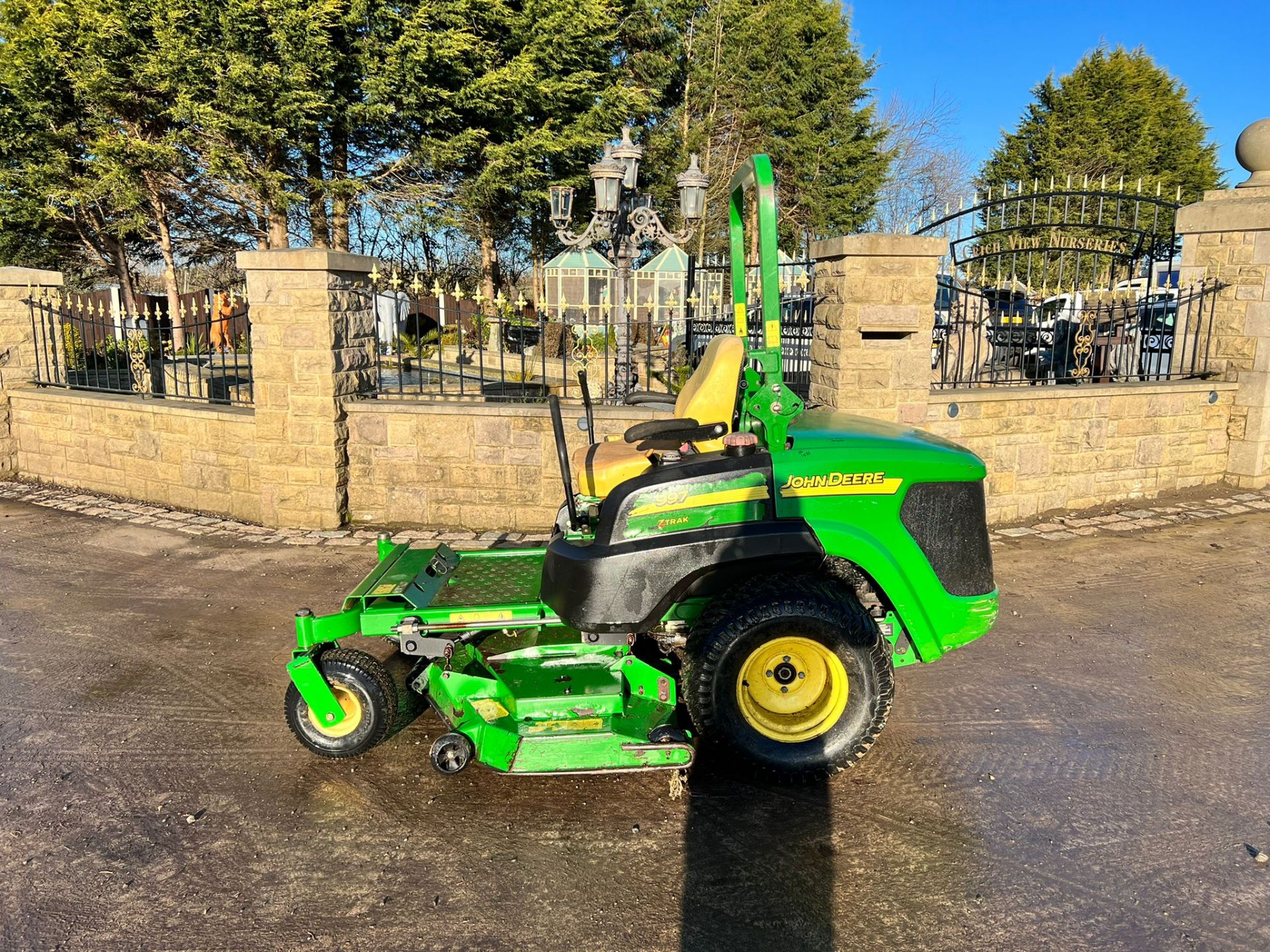 JOHN DEERE Z997 Z-TRAK ZERO TURN DIESEL MOWER, RUNS DRIVES AN CUTS WELL *PLUS VAT* - Image 3 of 12