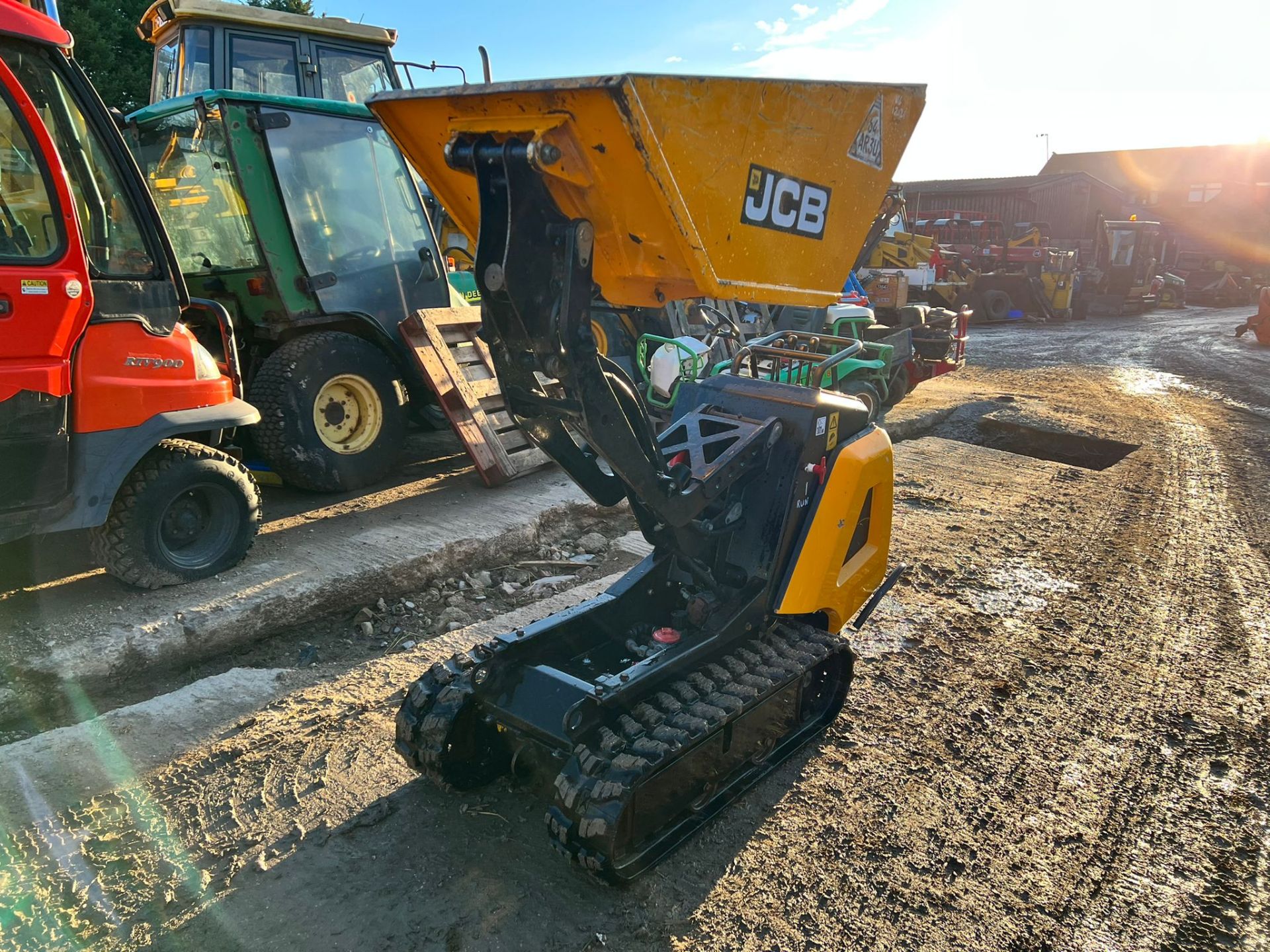 2017 JCB HTD-5 DIESEL TRACKED DUMPER, RUNS DRIVES AND WORKS, KOHLER DIESEL ENGINE *PLUS VAT* - Image 6 of 15