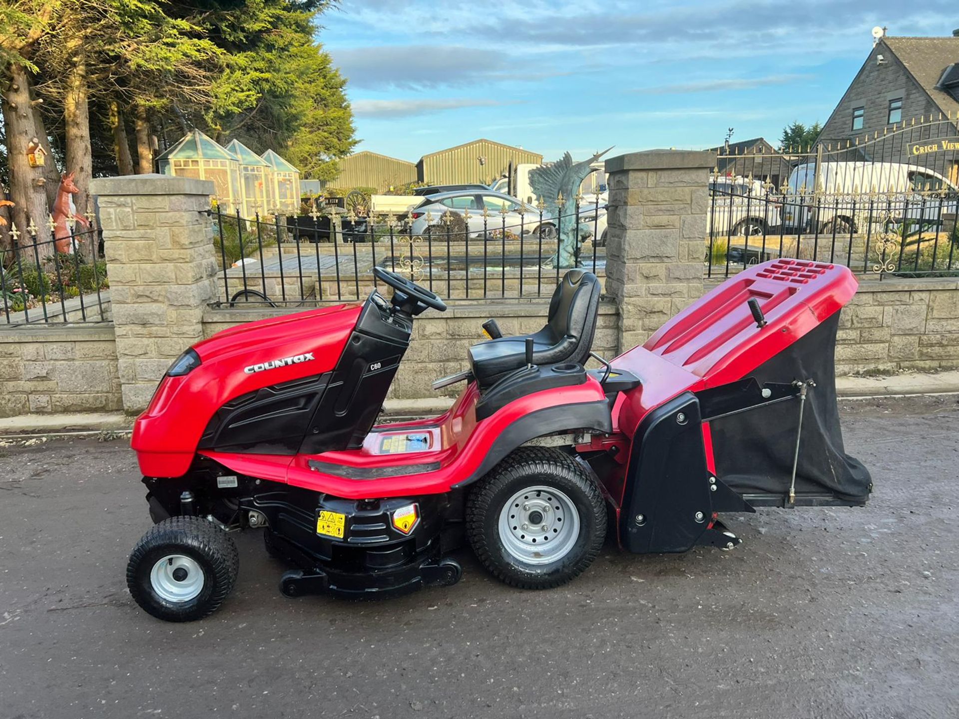 2016 WESTWOOD/COUNTAX 60 RIDE ON LAWN MOWER WITH PGC, SHOWING A LOW 102 HOURS *NO VAT* - Image 3 of 8
