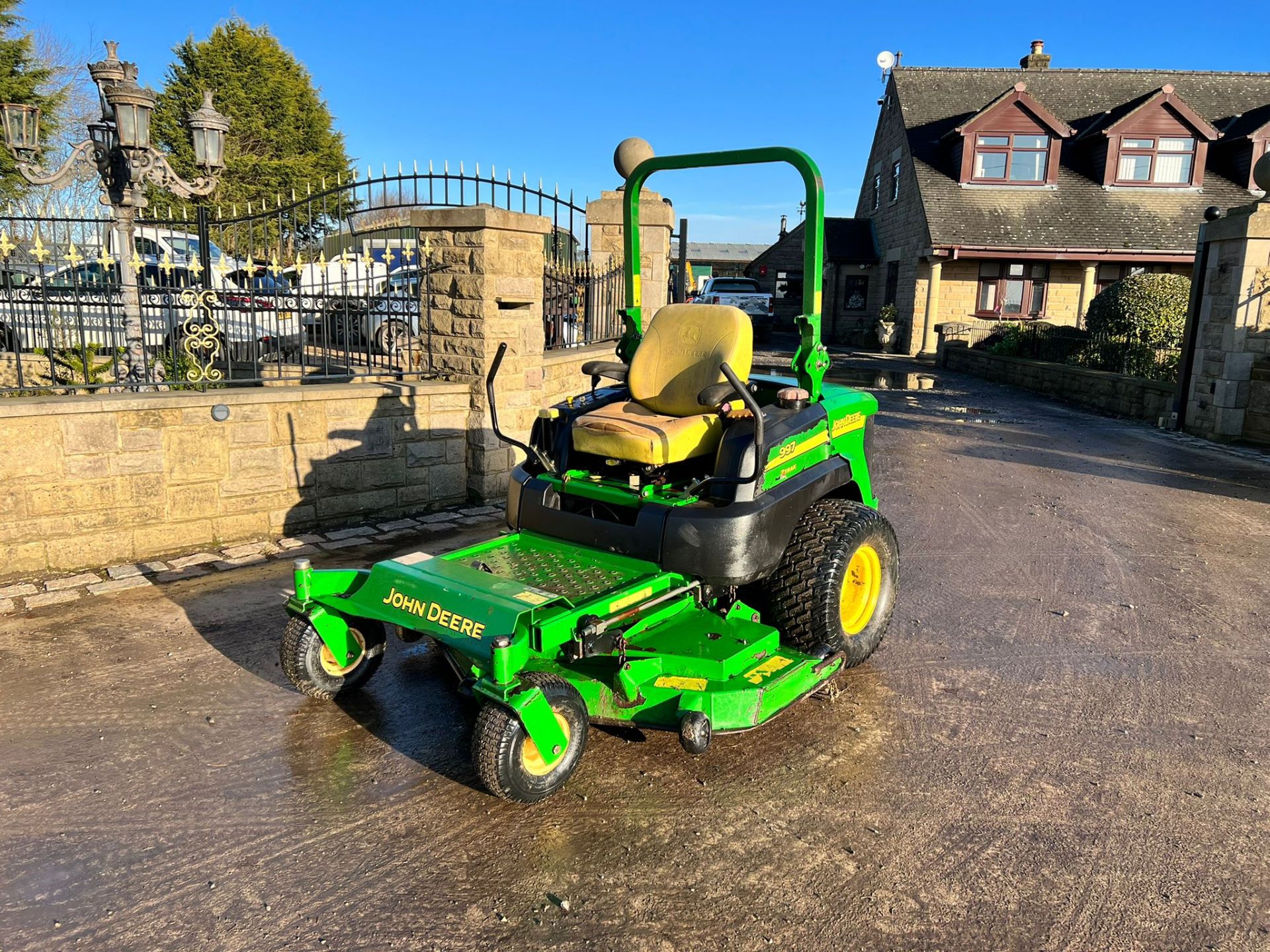 JOHN DEERE Z997 Z-TRAK ZERO TURN DIESEL MOWER, RUNS DRIVES AN CUTS WELL *PLUS VAT* - Image 2 of 12