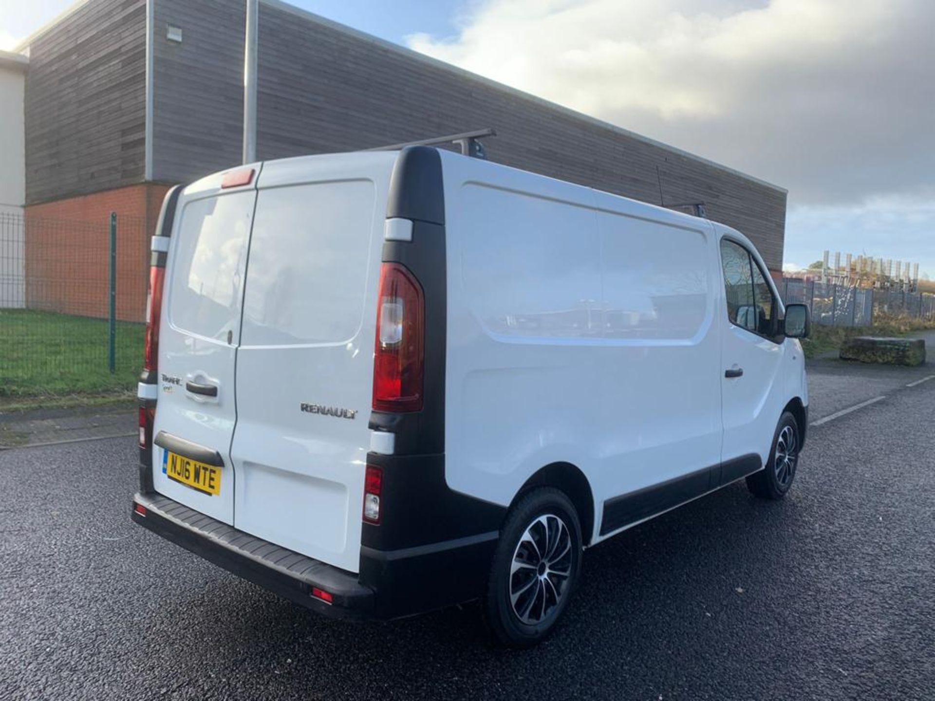 2016 RENAULT TRAFIC SL27 BUSINESS DCI WHITE PANEL VAN, 105,194 MILES, 1.6 DIESEL *NO VAT* - Image 7 of 19