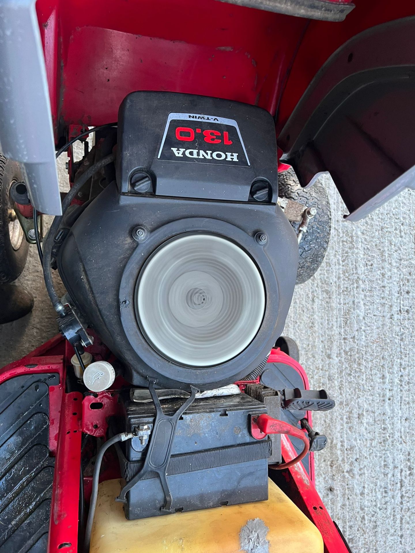 COUNTAX C300H RIDE ON LAWN MOWER, RUNS WORKS AND CUTS WELL, 13hP HONDA ENGINE *NO VAT* - Image 5 of 5