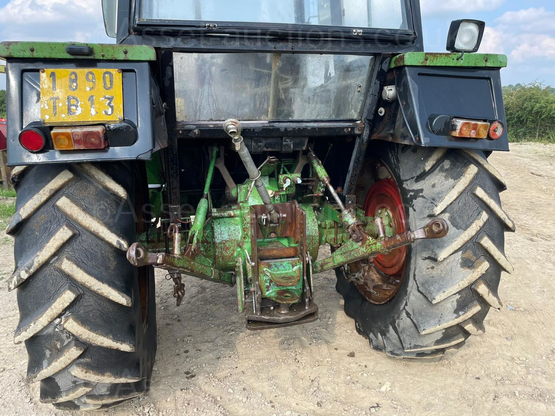 JOHN DEERE 2130 TRACTOR, RUNS AND DRIVES, ALL GEARS WORKS, 3 POINT LINKAGE, 79hp *PLUS VAT* - Image 5 of 11