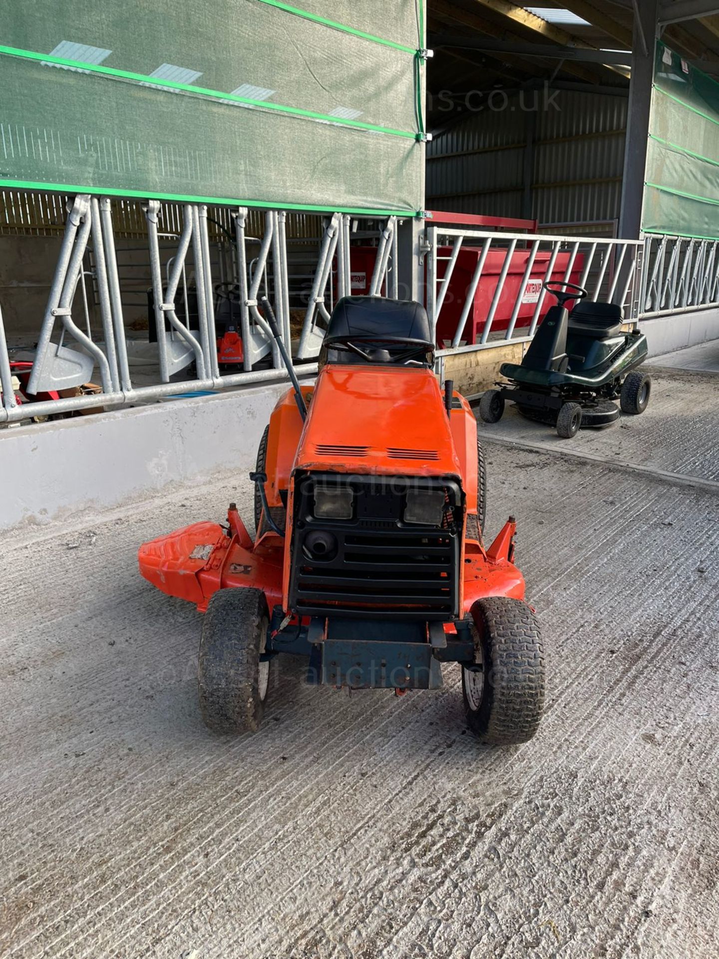 KUBOTA G3 RIDE ON LAWN MOWER / COMPACT TRACTOR, RUNS DRIVES AND CUTS, 48" CUTTING DECK *NO VAT* - Image 3 of 5