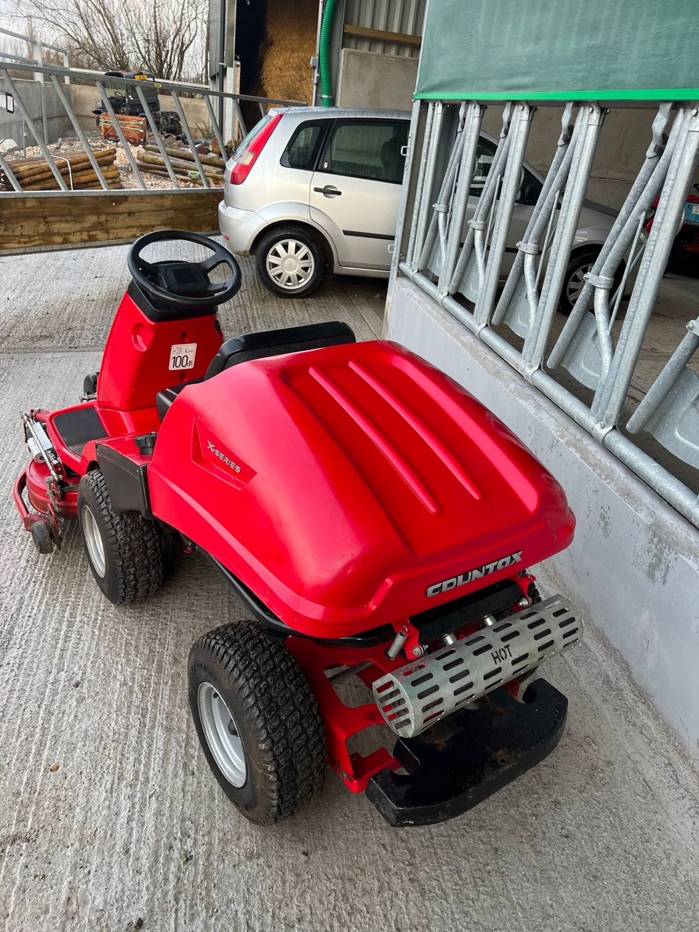 COUNTAX X SERIES RIDE ON LAWN MOWER, RUNS WORKS AND CUTS *NO VAT* - Image 4 of 7