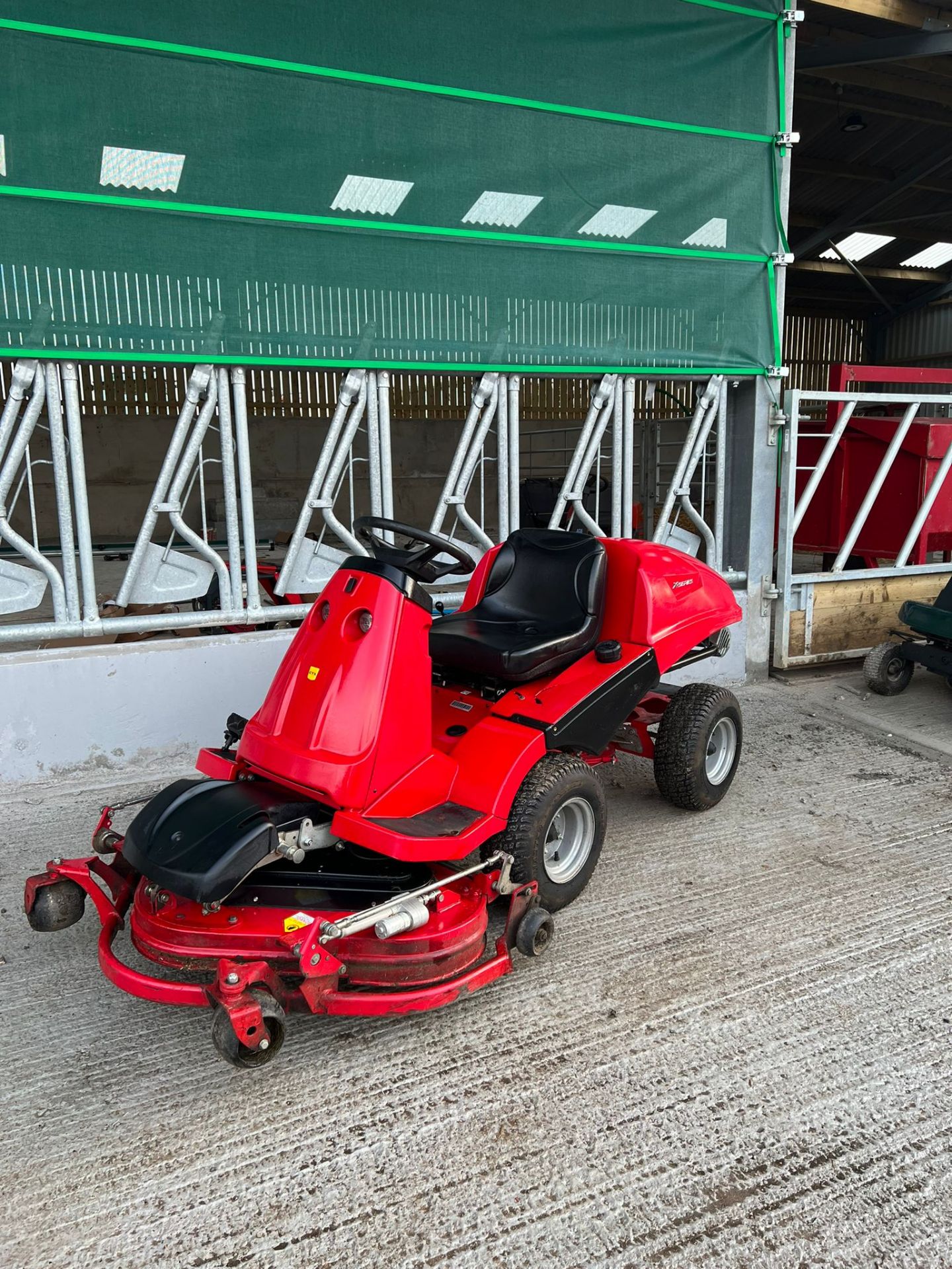 COUNTAX X SERIES RIDE ON LAWN MOWER, RUNS WORKS AND CUTS *NO VAT* - Image 3 of 7