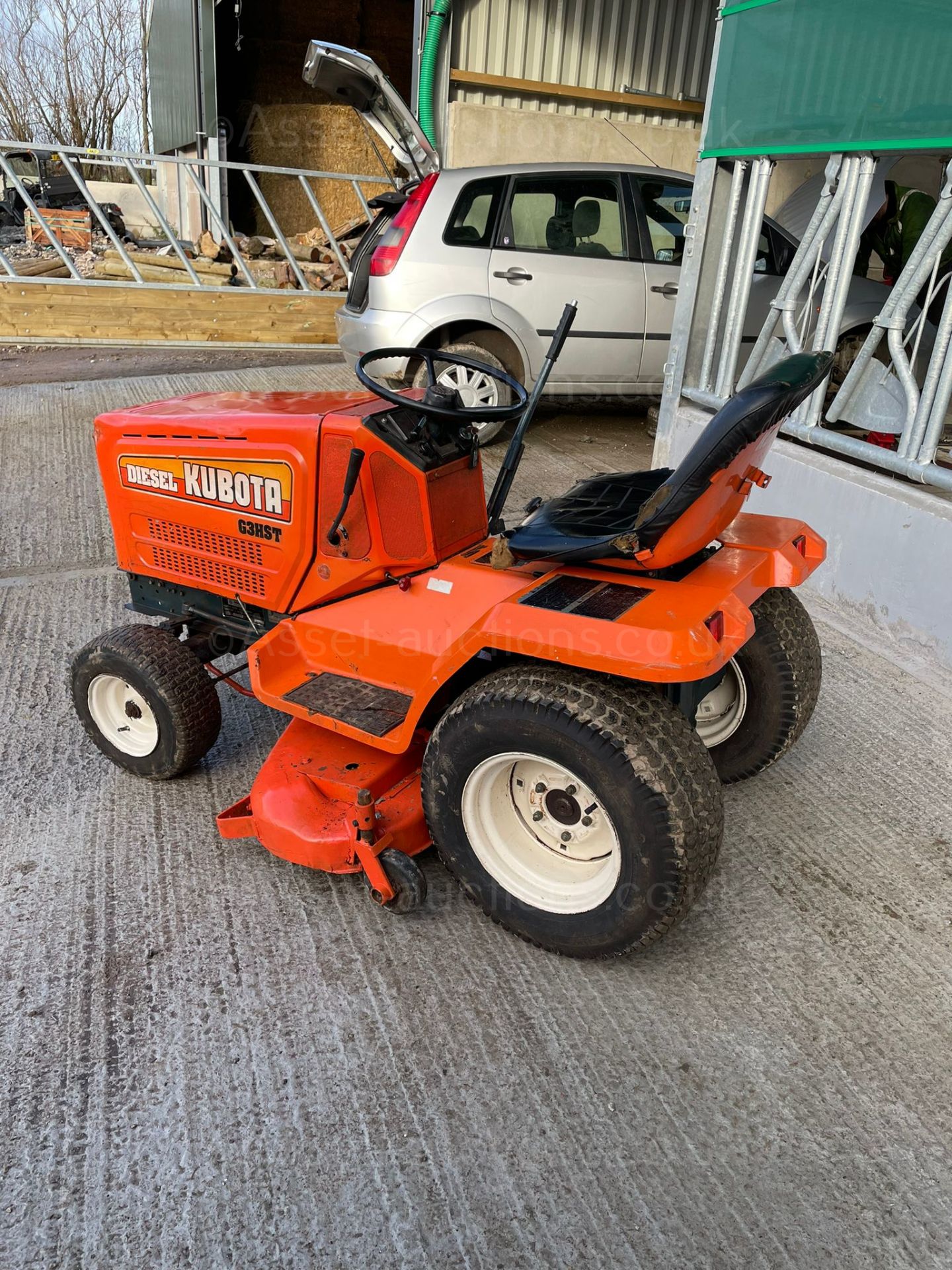 KUBOTA G3 RIDE ON LAWN MOWER / COMPACT TRACTOR, RUNS DRIVES AND CUTS, 48" CUTTING DECK *NO VAT* - Image 5 of 5