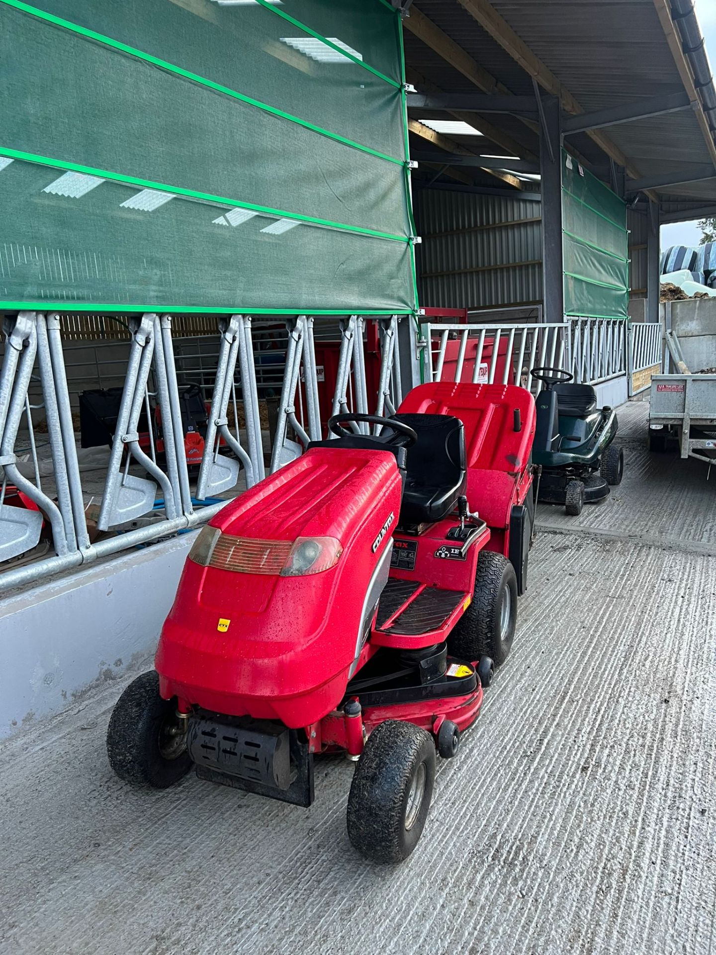 COUNTAX C300H RIDE ON LAWN MOWER, RUNS WORKS AND CUTS WELL, 13hP HONDA ENGINE *NO VAT* - Image 2 of 5