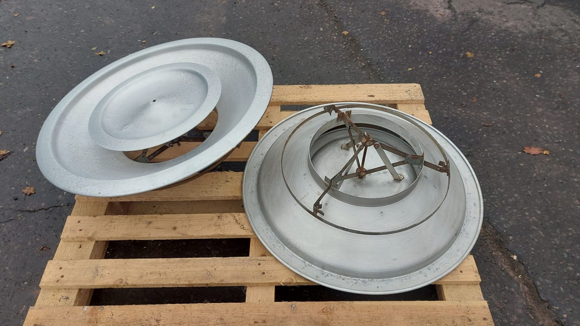 19 x ALUMINIUM VENTS, 31" DIAMETER WITH 13" CENTRE, RETRO / INDUSTRIAL LIGHTS / LAMPS / CONTEMPORARY - Image 2 of 2