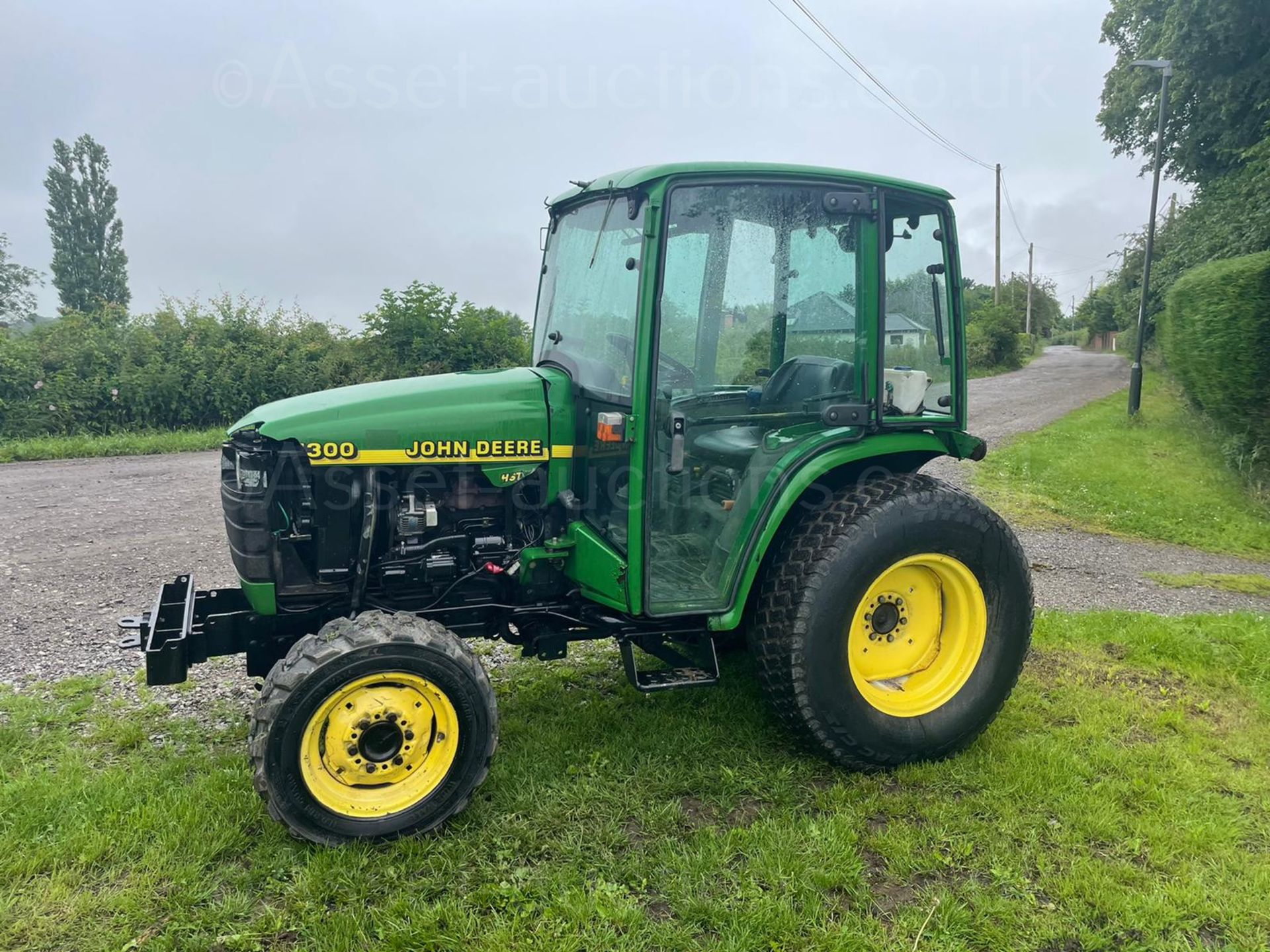 JOHN DEERE 4300 HST TRACTOR, RUNS AND DRIVES, CABBED, 32hp, ROAD KIT, HYDROSTATIC *PLUS VAT* - Image 3 of 13