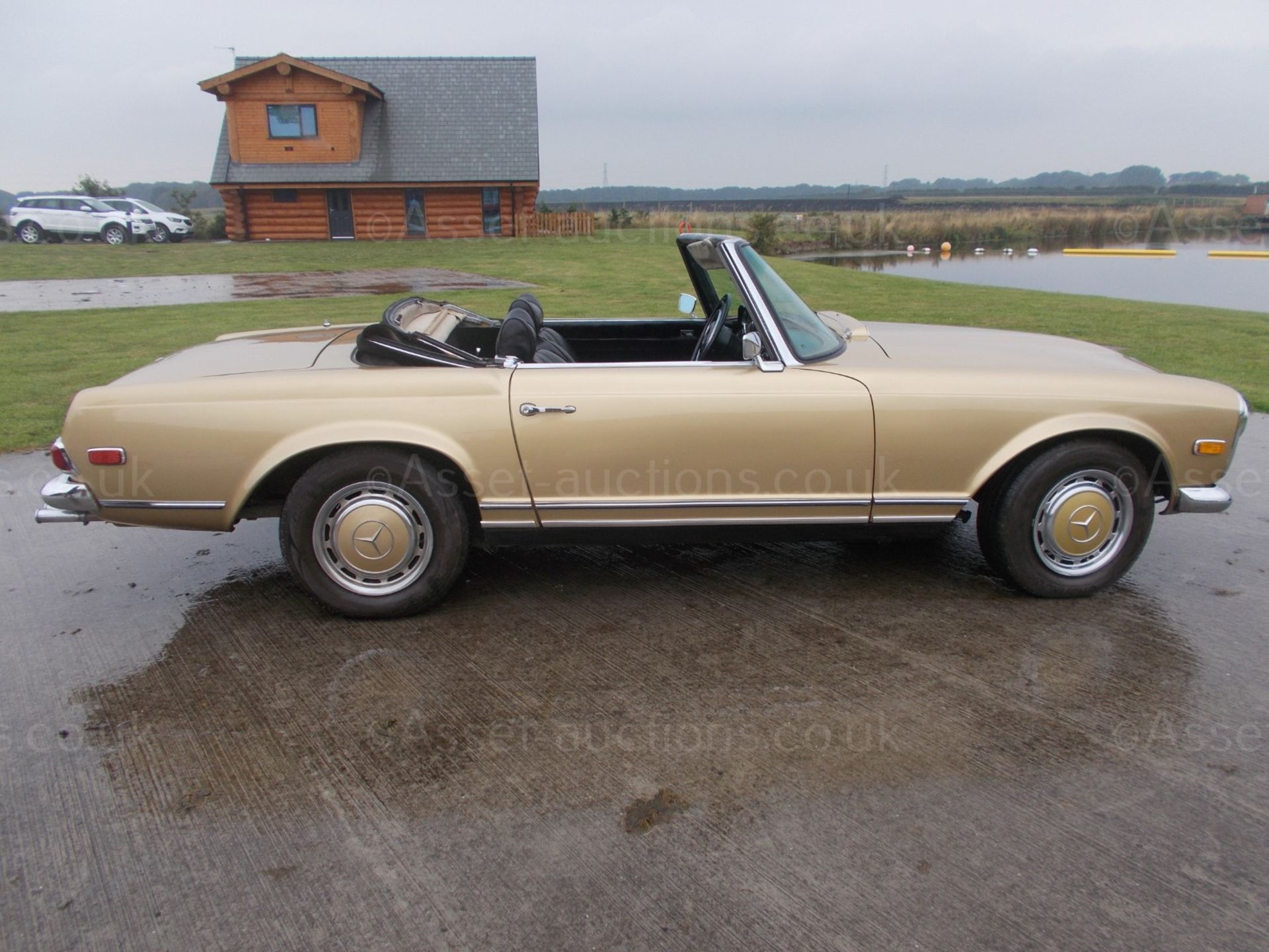 1969 MERCEDES 280SL PAGODA, AUTOMATIC, HARD/SOFT TOPS, LEFT HAND DRIVE, AMERICAN IMPORT *PLUS VAT* - Image 20 of 38