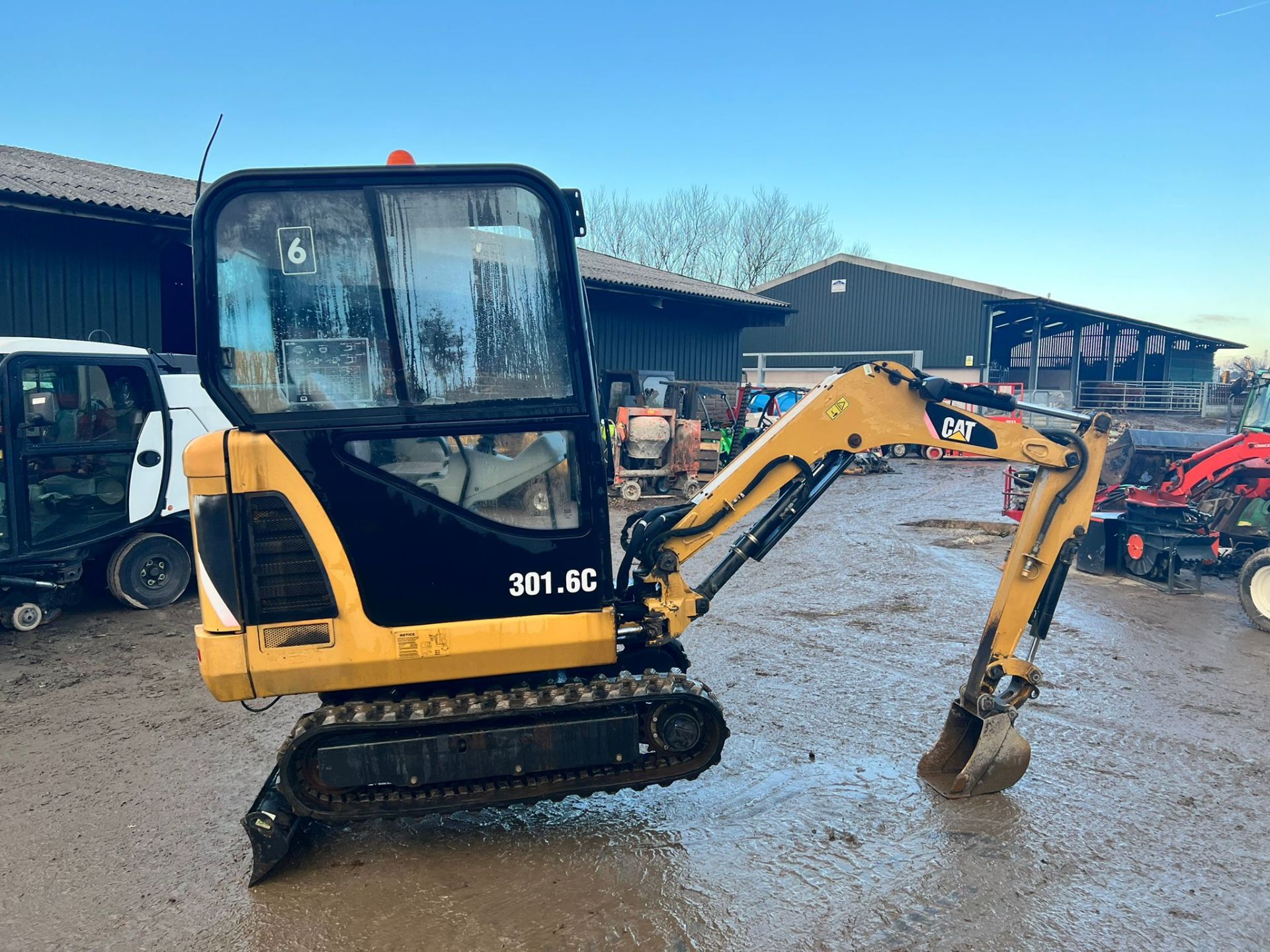 2007 CATERPILLAR 301.C 1.6 TON MINI DIGGER, RUNS DRIVES AND DIGS, 3 CYLINDER DIESEL ENGINE *PLUS VAT - Image 8 of 25