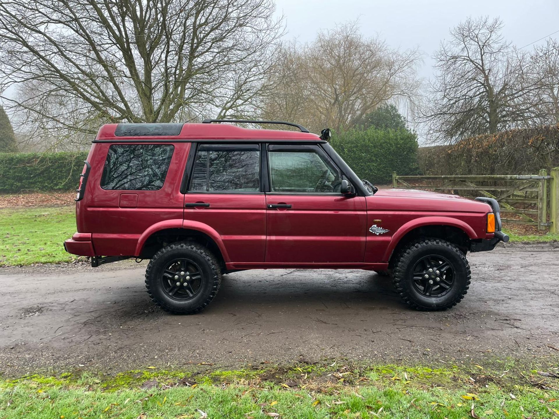 2001 LAND ROVER DISCOVERY TD5 RED ESTATE, 157,895 MILES, 2.5 DIESEL * NO VAT* - Image 9 of 16