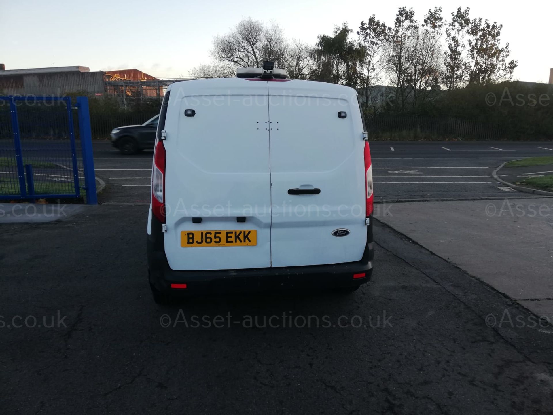 2015/65 FORD TRANSIT CONNECT 200 ECONETIC WHITE PANEL VAN, 132K MILES, 1.5 DIESEL *PLUS VAT* - Image 6 of 9