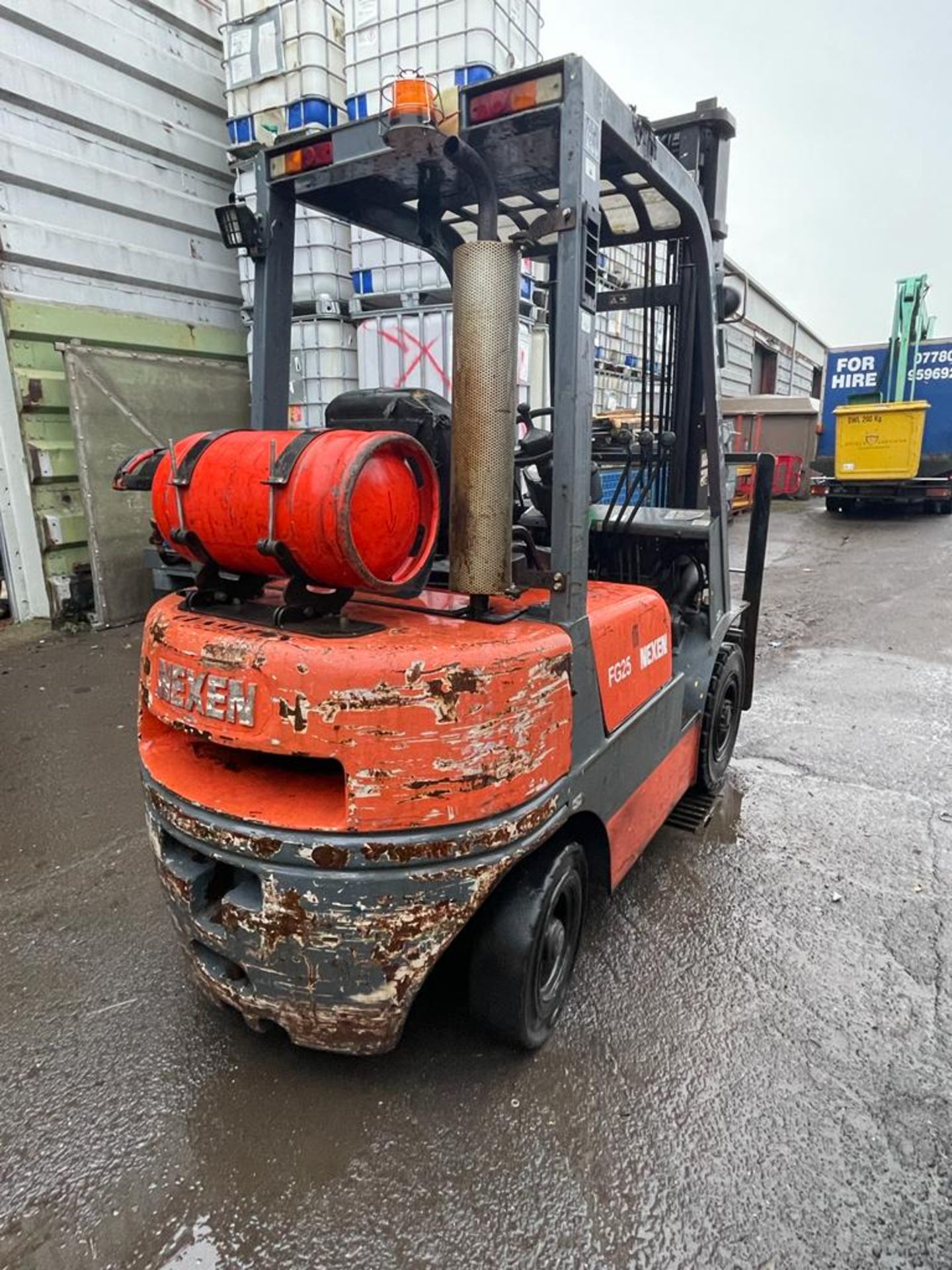 NEXUS 2500kg LPG FORKTRUCK, STARTS DRIVES AND LIFTS *PLUS VAT* - Image 2 of 10