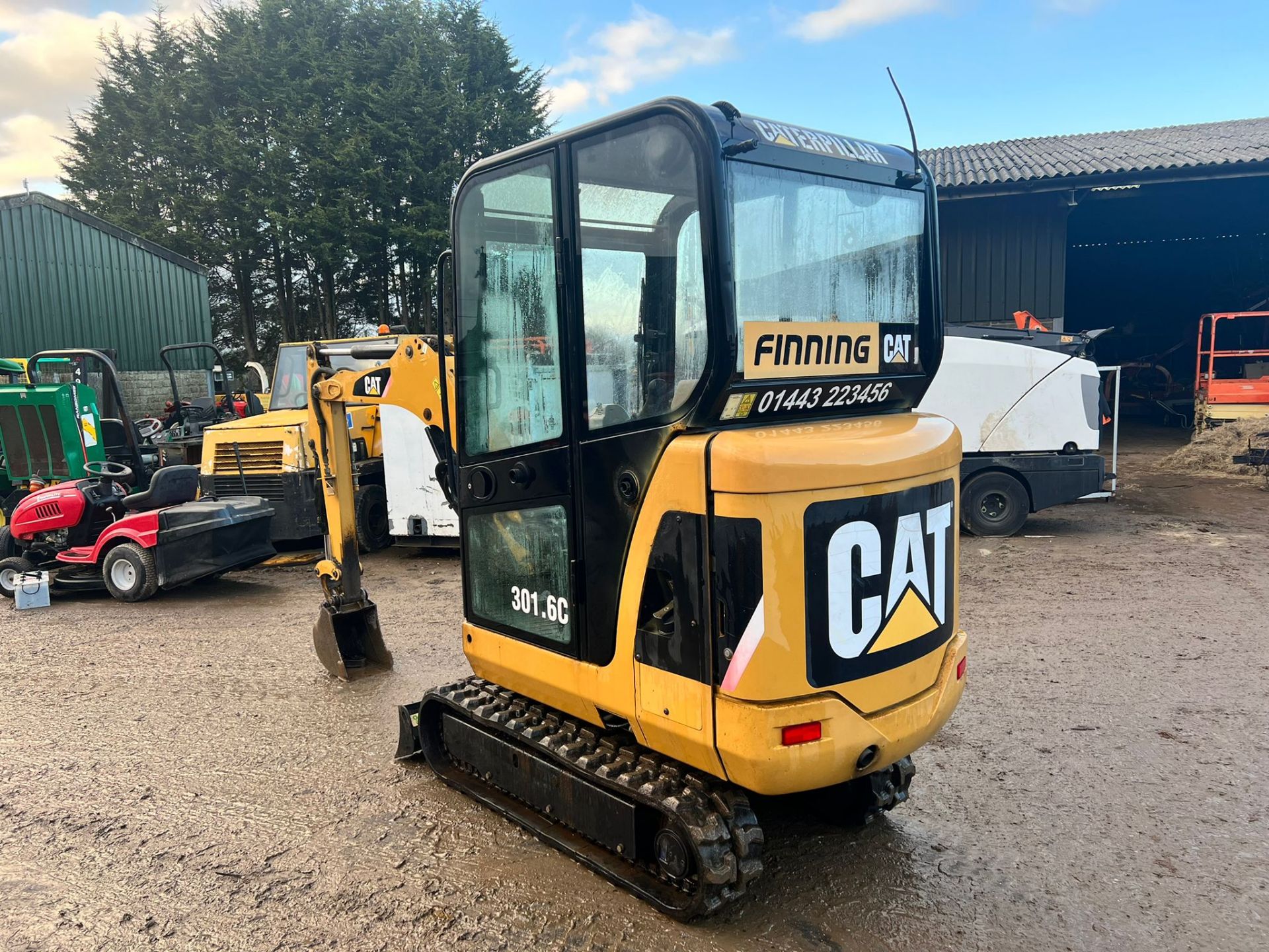 2007 CATERPILLAR 301.C 1.6 TON MINI DIGGER, RUNS DRIVES AND DIGS, 3 CYLINDER DIESEL ENGINE *PLUS VAT - Image 5 of 25