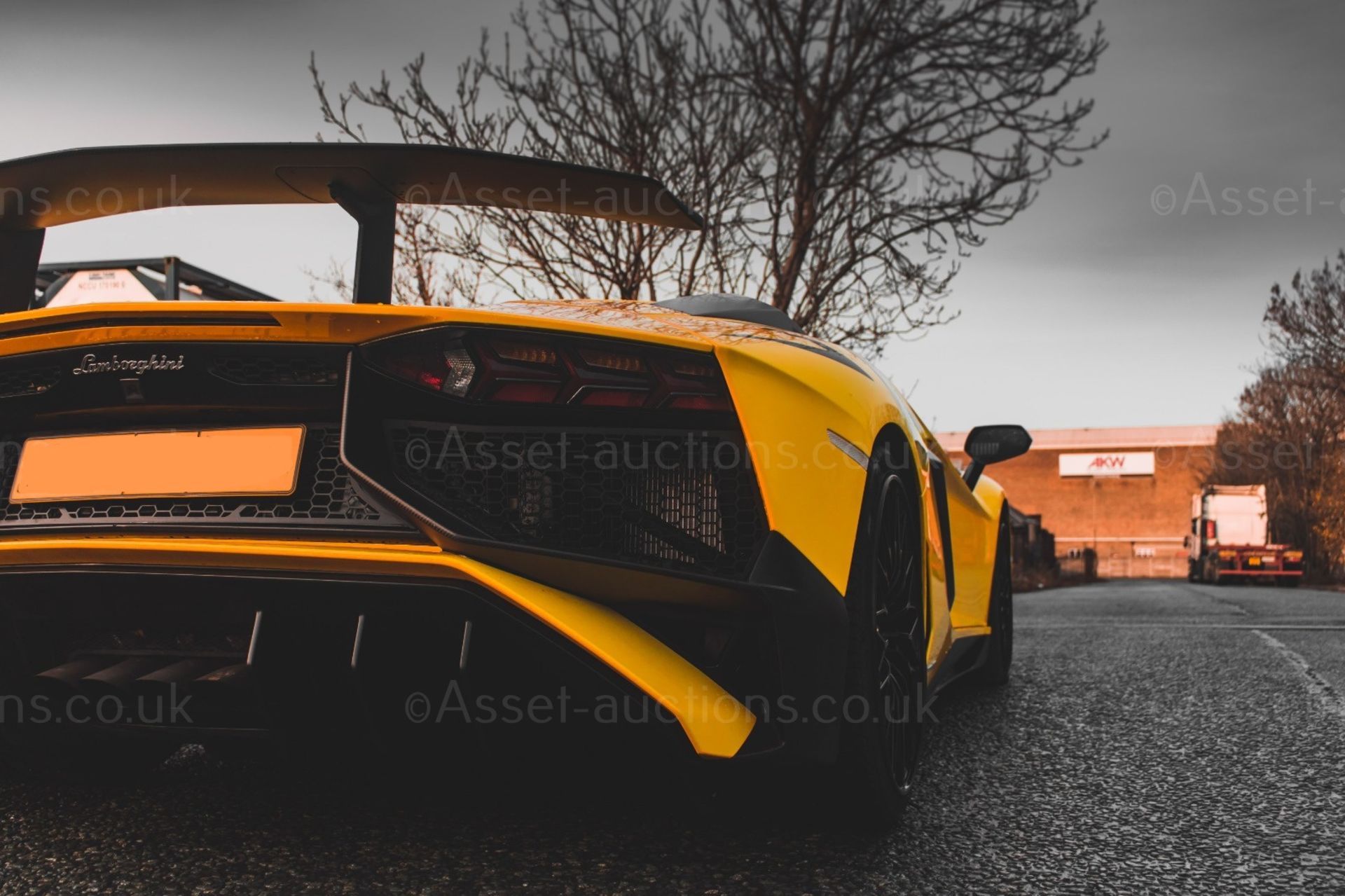 2016 YELLOW LAMBORGHINI AVENTADOR SV ROADSTER, HUGE SPEC, 8700km *PLUS VAT* - Image 5 of 16