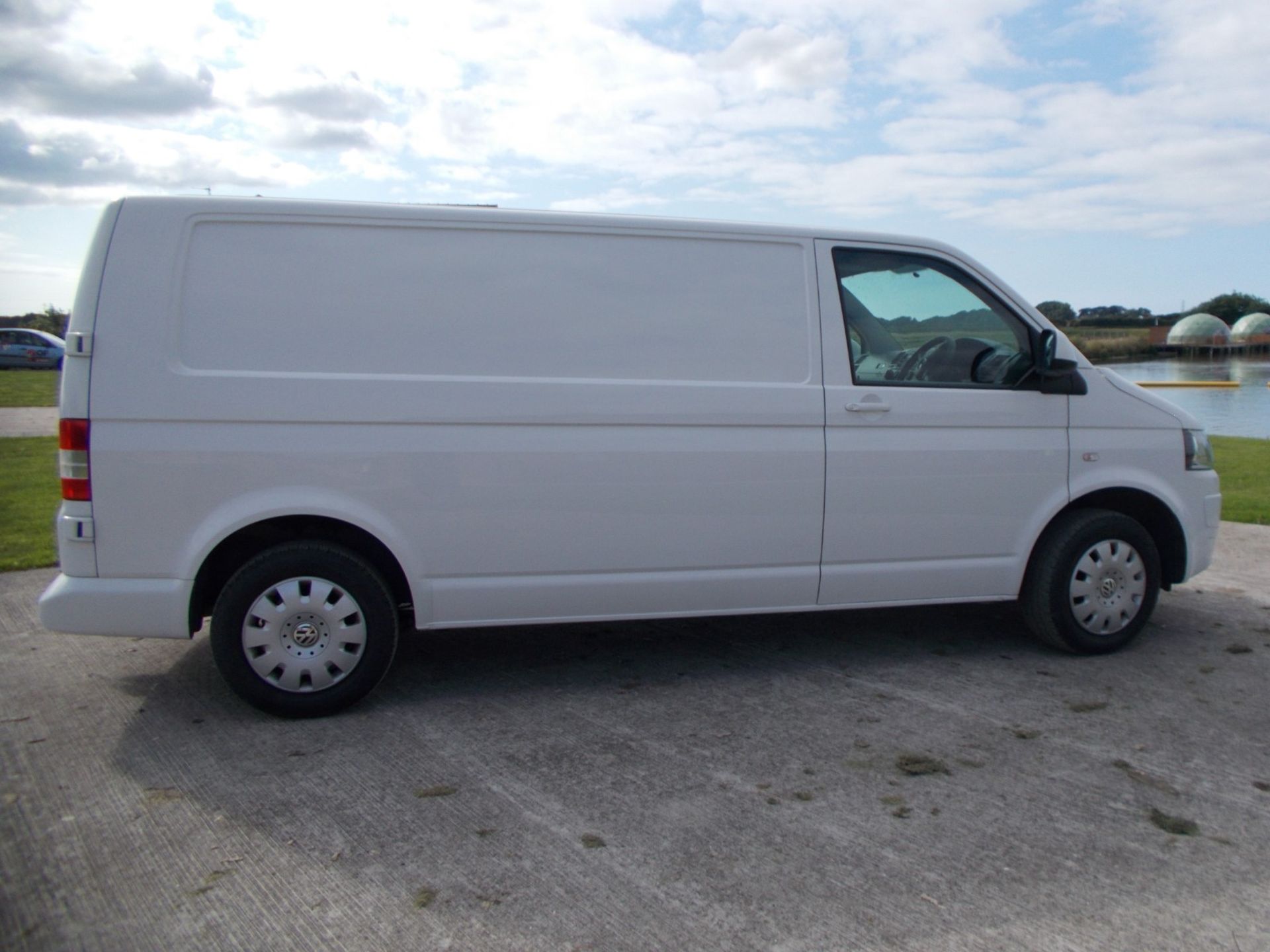 2015 VOLKSWAGEN TRANSPORTER T32 TLINE TDI BMT 4M WHITE PANEL VAN, 2.0 DIESEL, 9K MILES *PLUS VAT* - Image 7 of 24