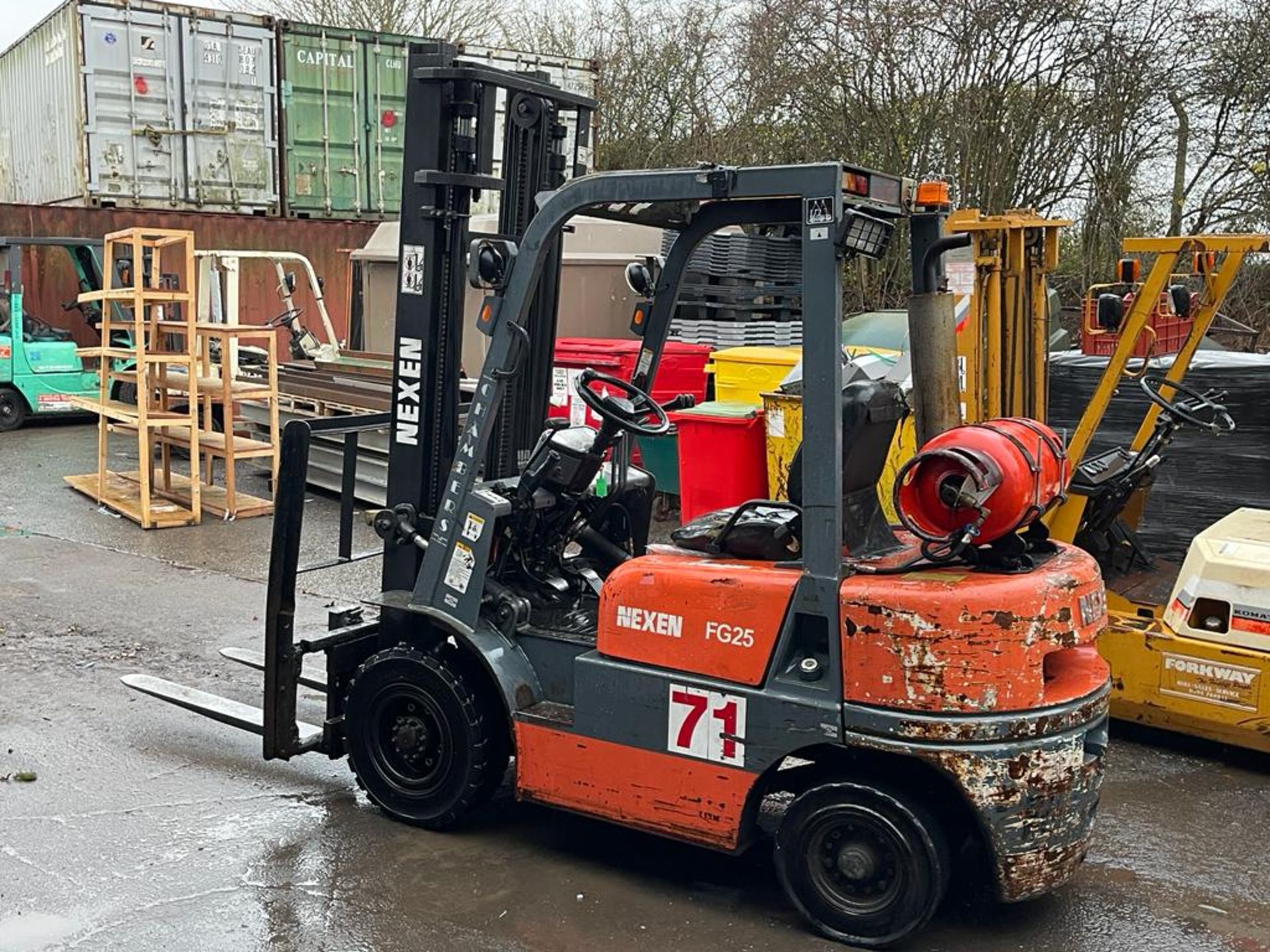 NEXUS 2500kg LPG FORKTRUCK, STARTS DRIVES AND LIFTS *PLUS VAT* - Image 4 of 10