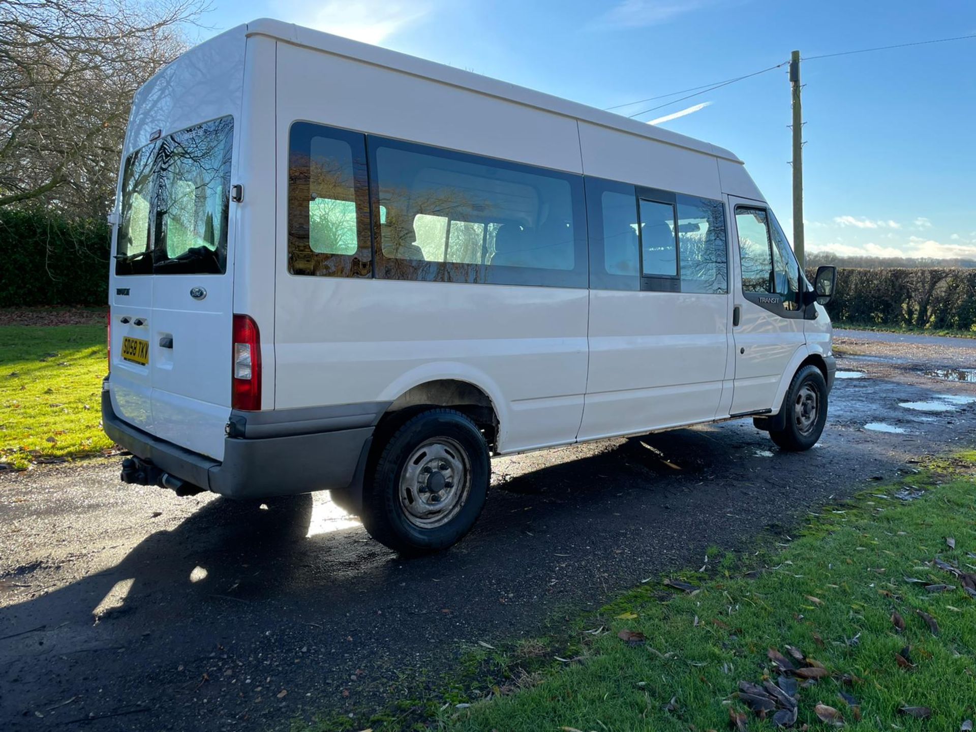 2008 FORD TRANSIT 140 T370 15S RWD WHITE MINI BUS, 197 KILOMETRES - 120K MILES *NO VAT* - Image 7 of 14