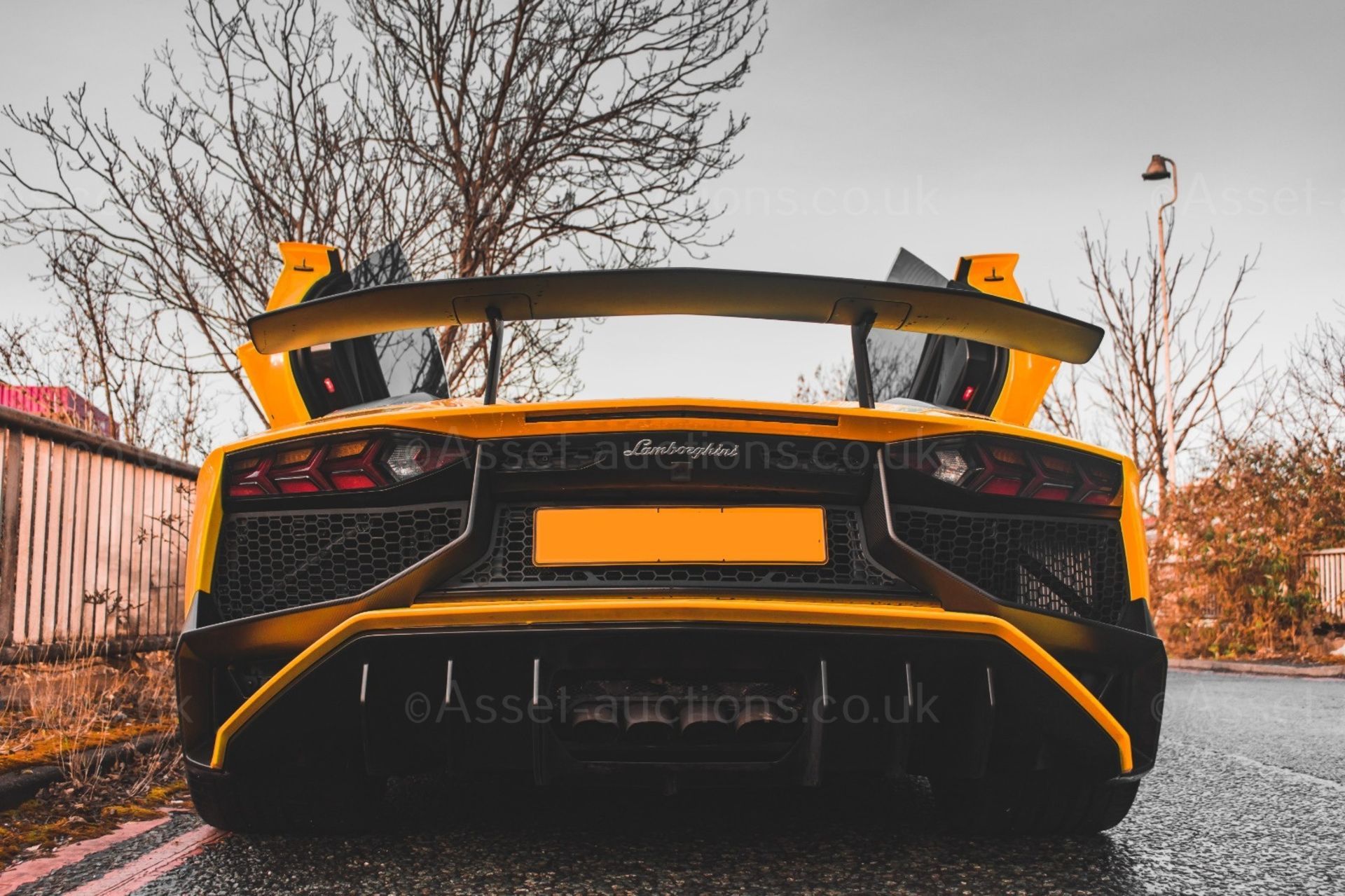 2016 YELLOW LAMBORGHINI AVENTADOR SV ROADSTER, HUGE SPEC, 8700km *PLUS VAT* - Image 10 of 16