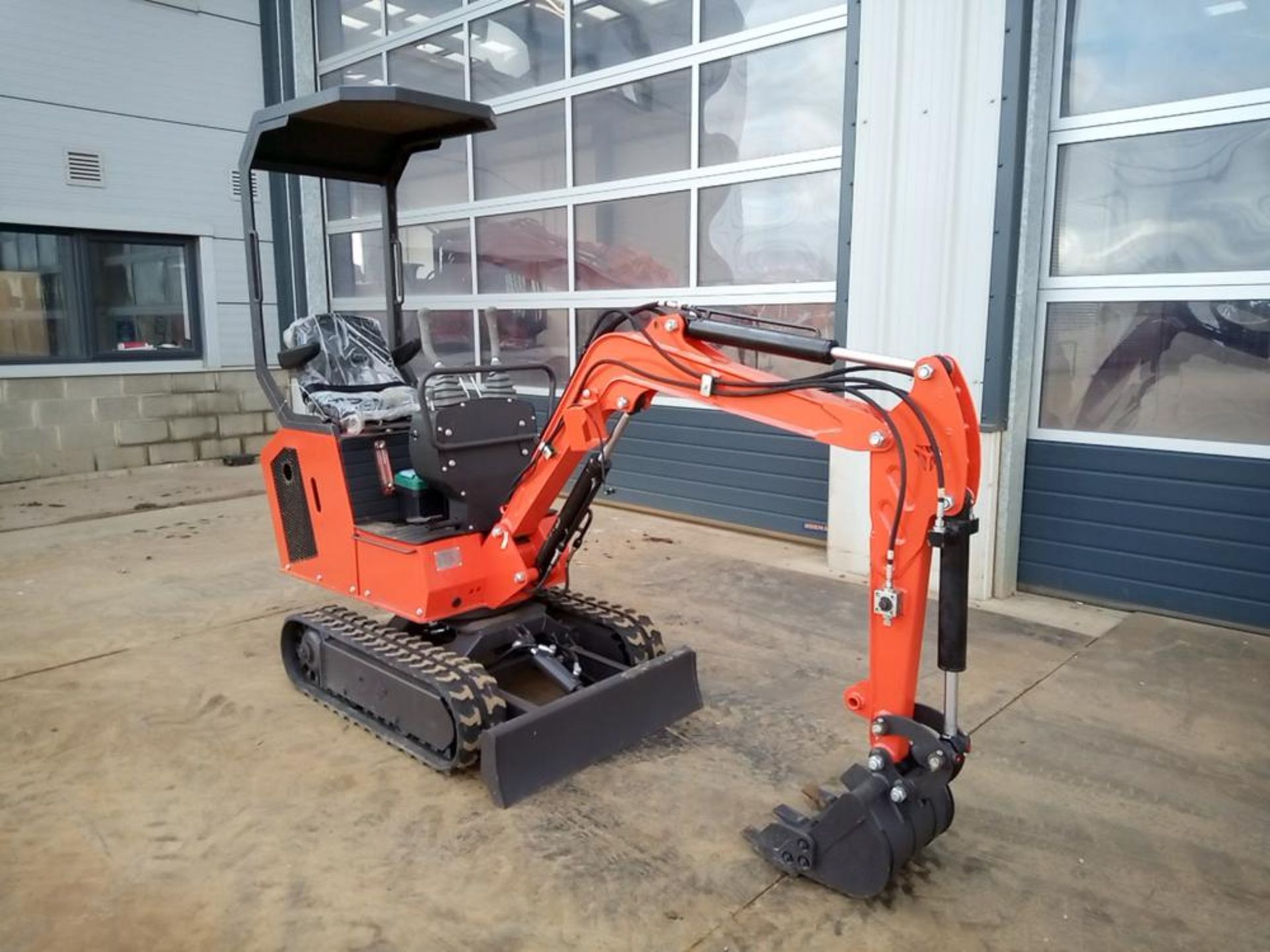 BRAND NEW 2021 RHINOCEROS MINI DIGGER XN10, 2 KEYS, C/W 1yr MANUFACTURES WARRANTY *PLUS VAT*